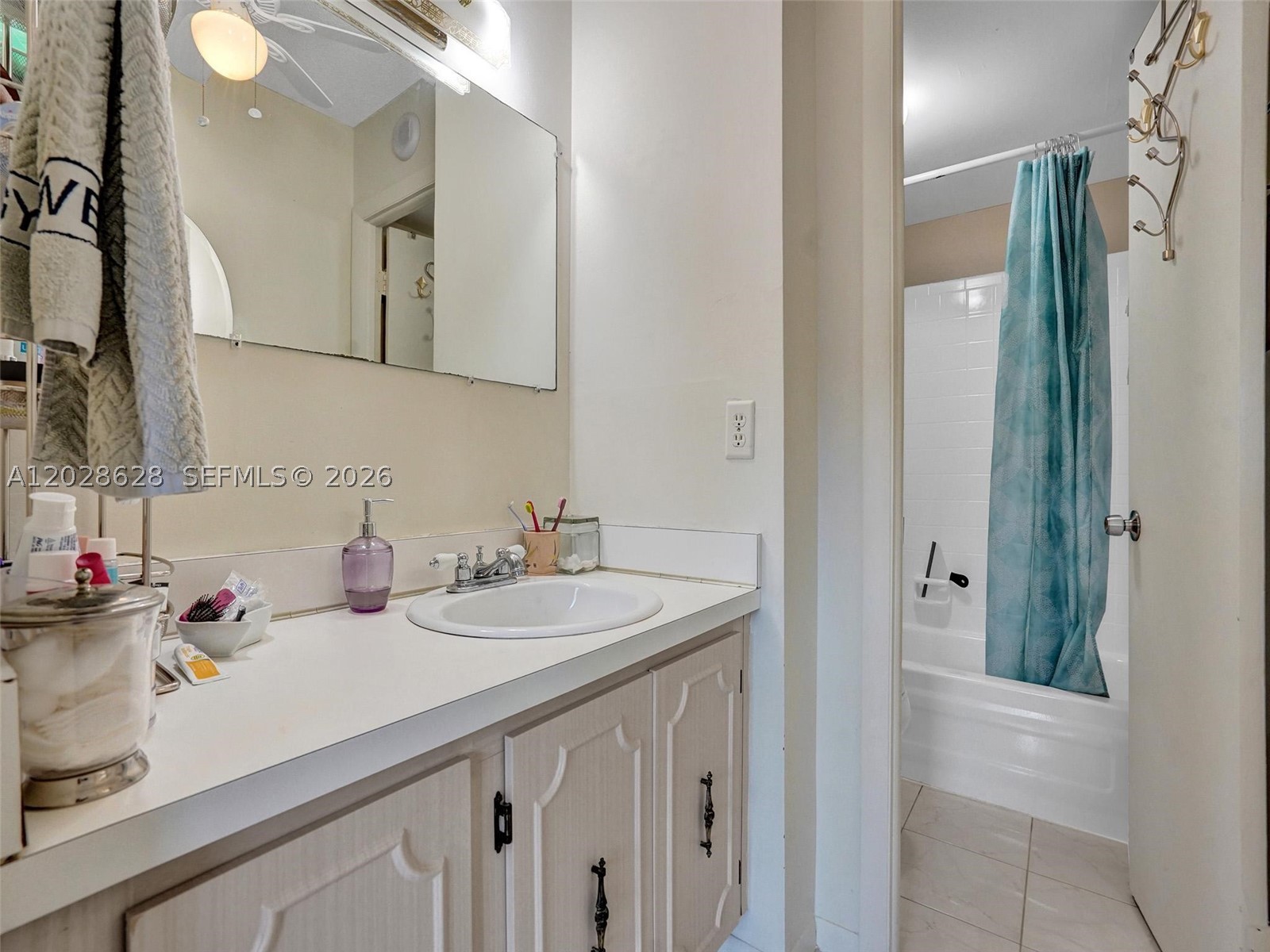 ASHLEIGH HOUSE CONDO - Residential