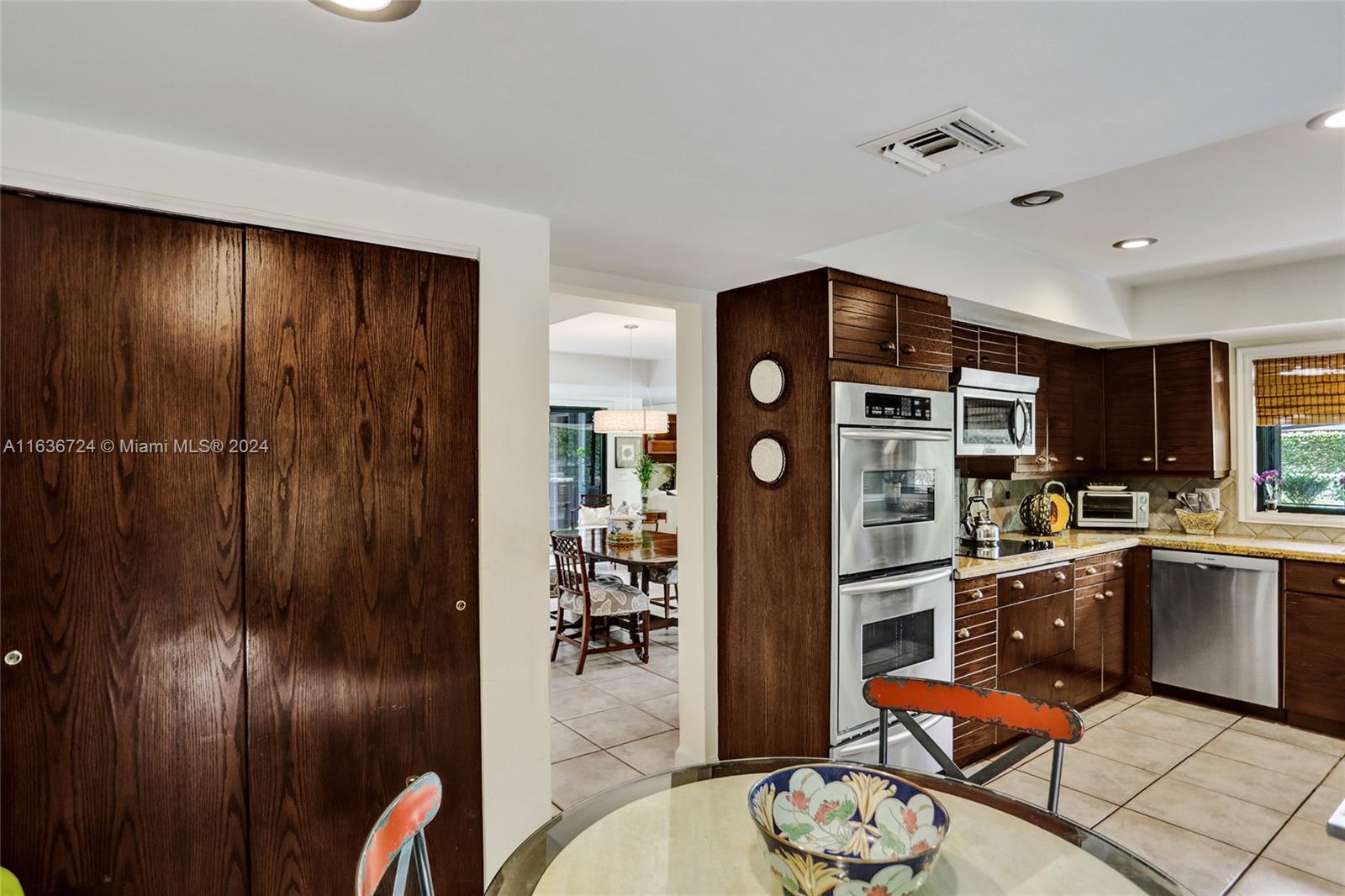HIDDEN OAKS - Residential