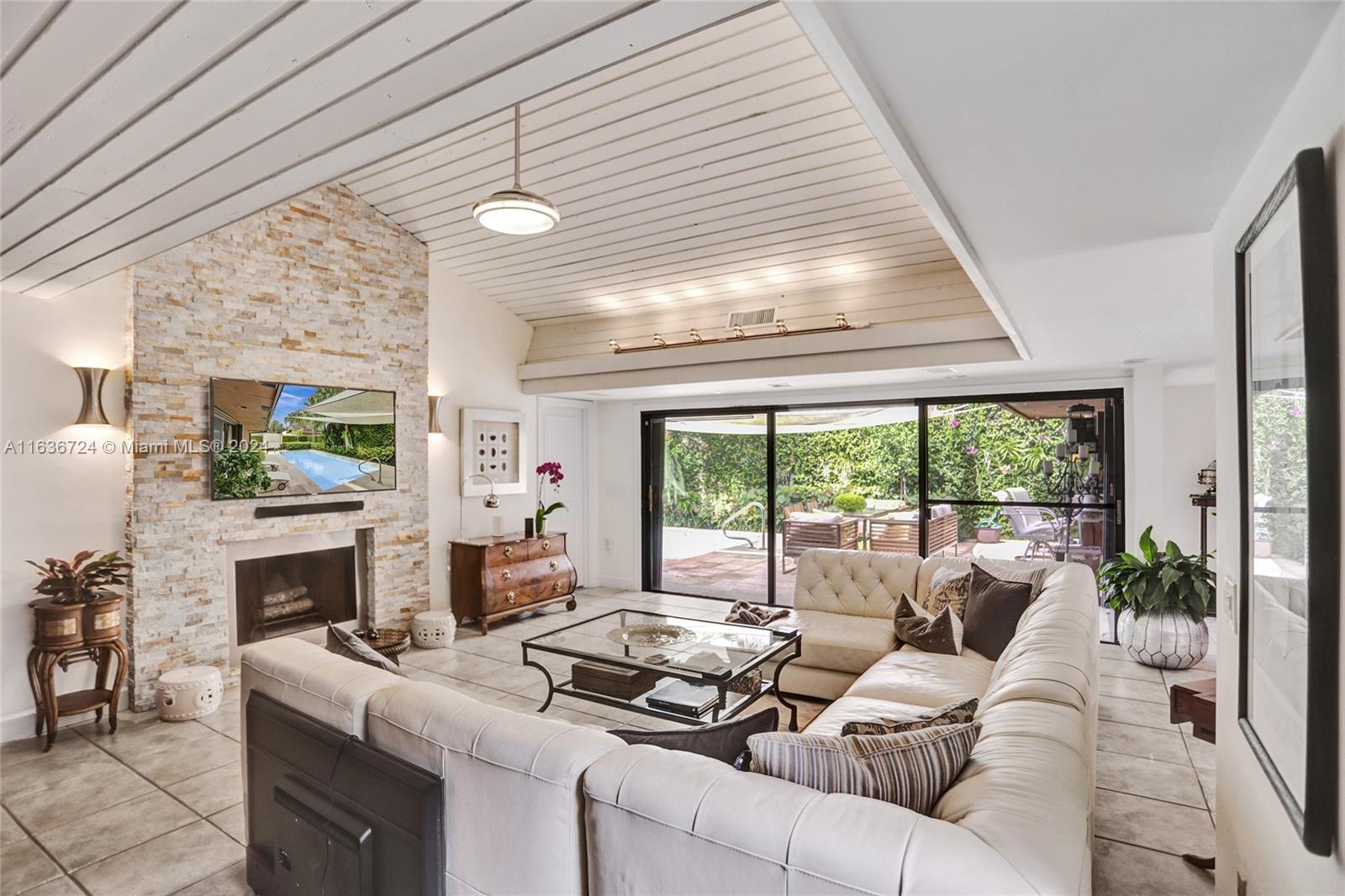 HIDDEN OAKS - Residential