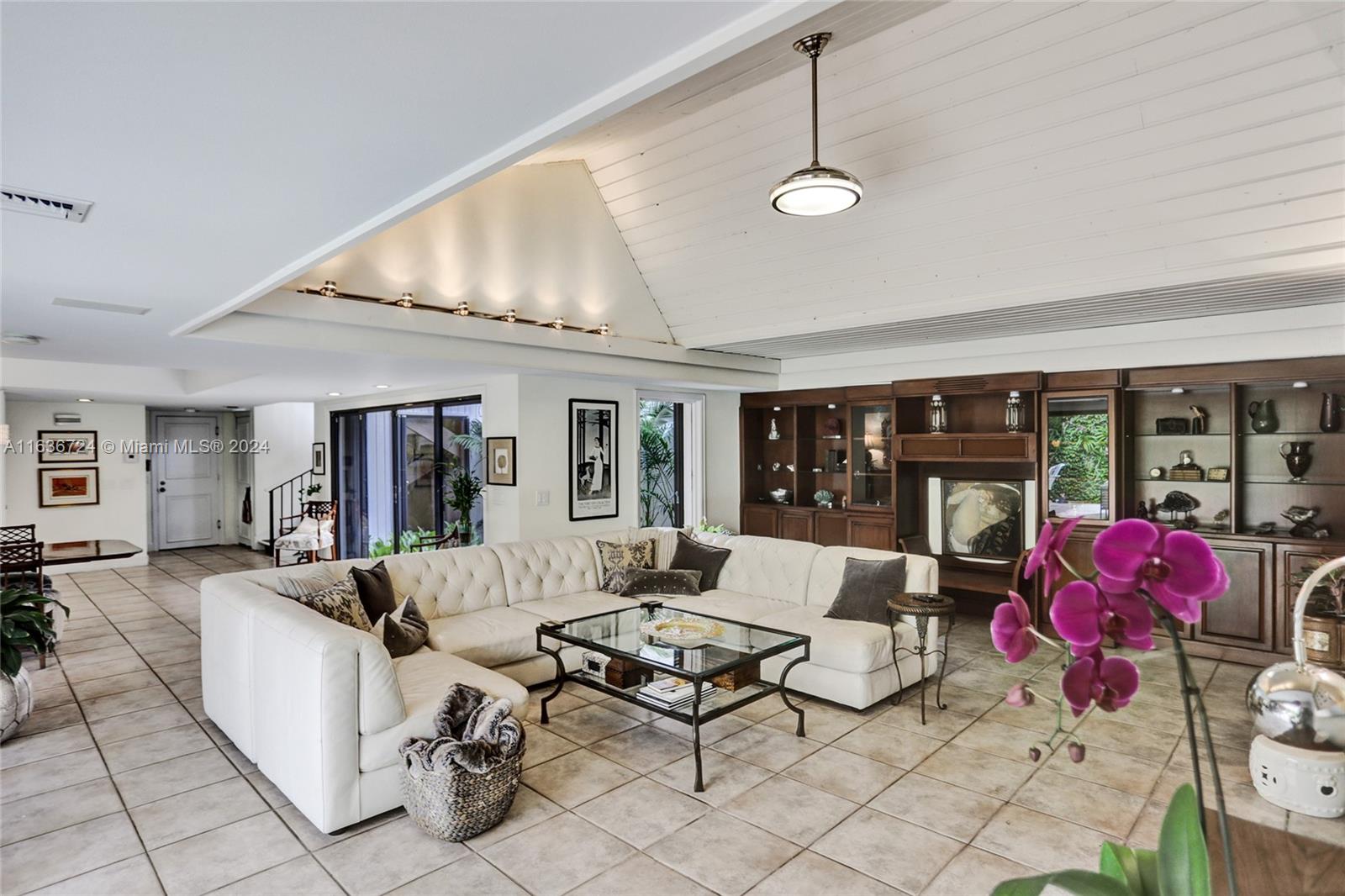 HIDDEN OAKS - Residential