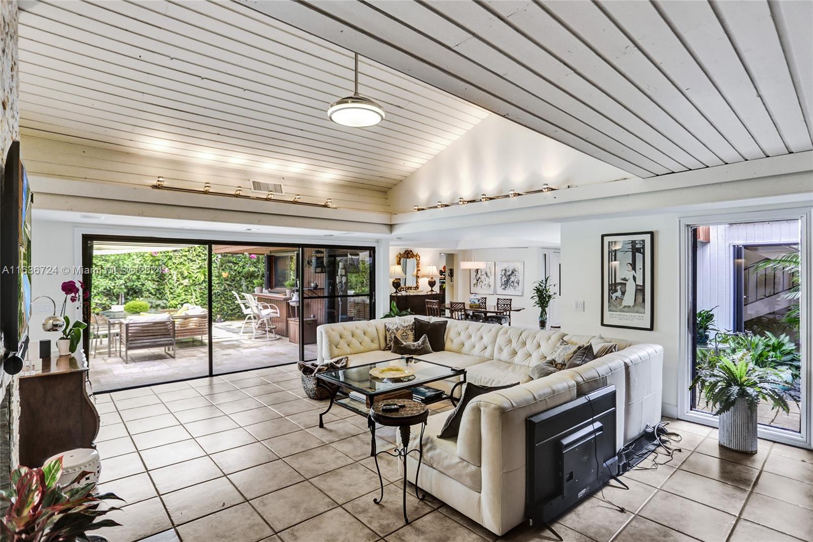 HIDDEN OAKS - Residential