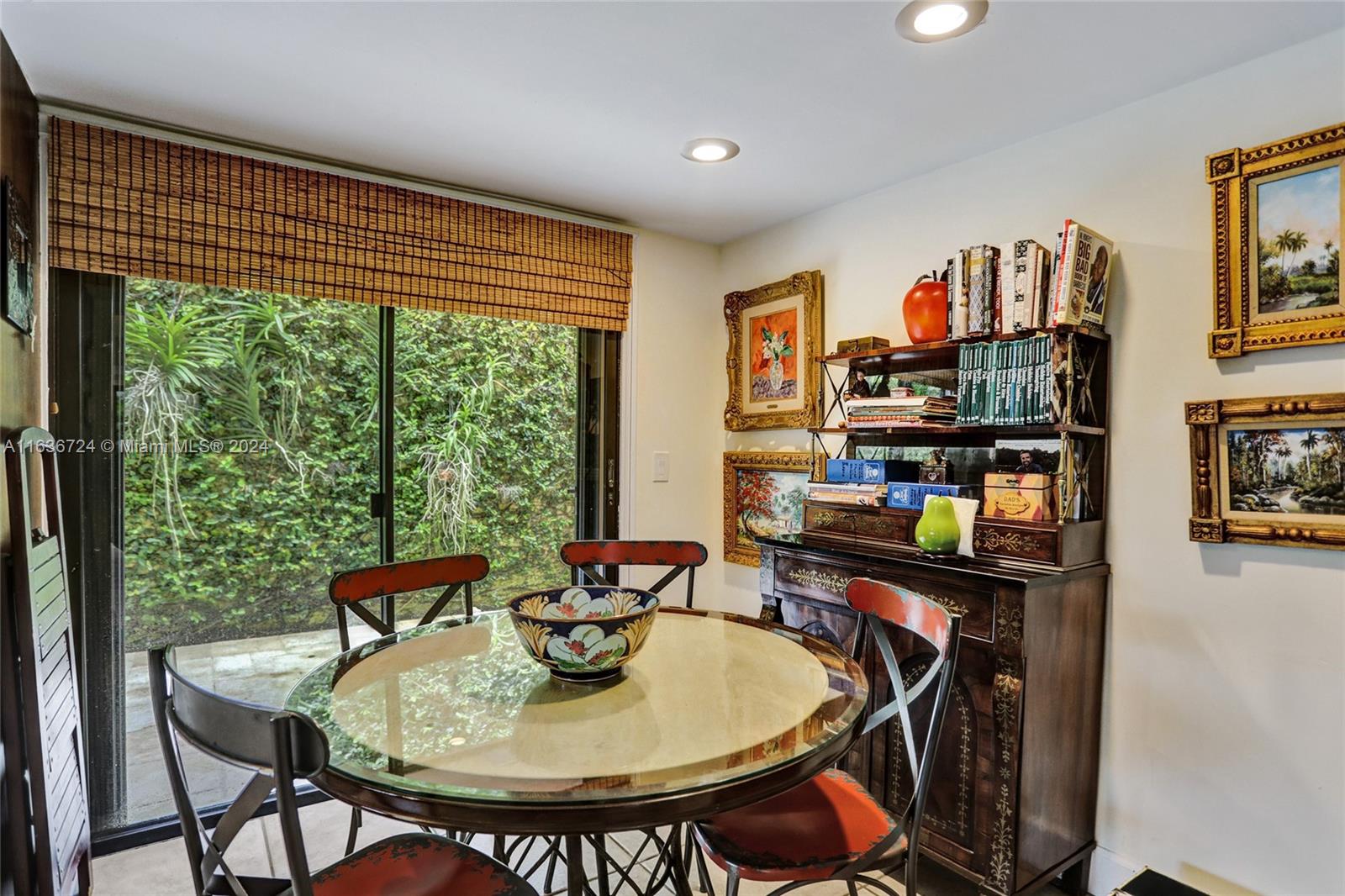 HIDDEN OAKS - Residential