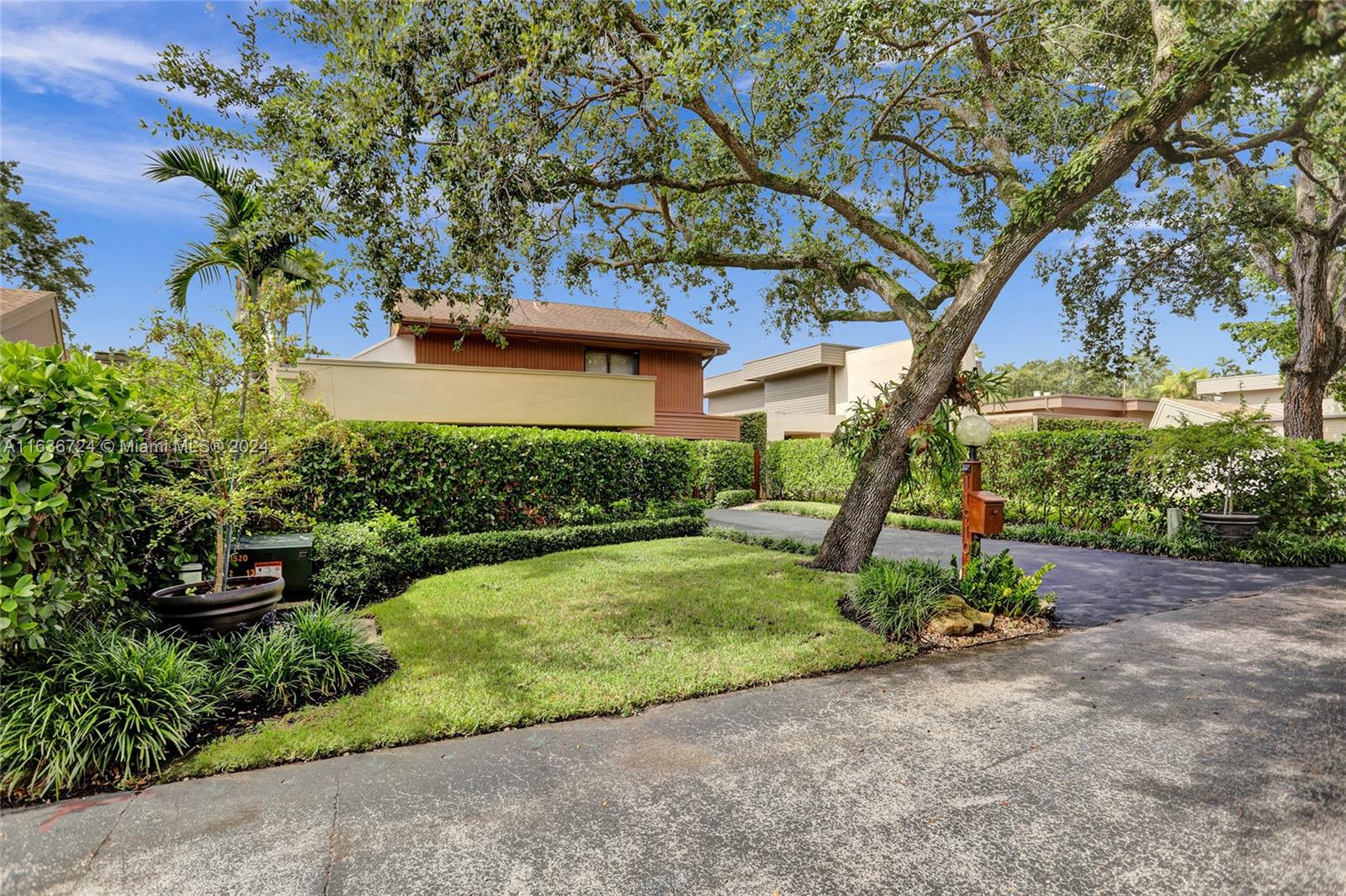 HIDDEN OAKS - Residential