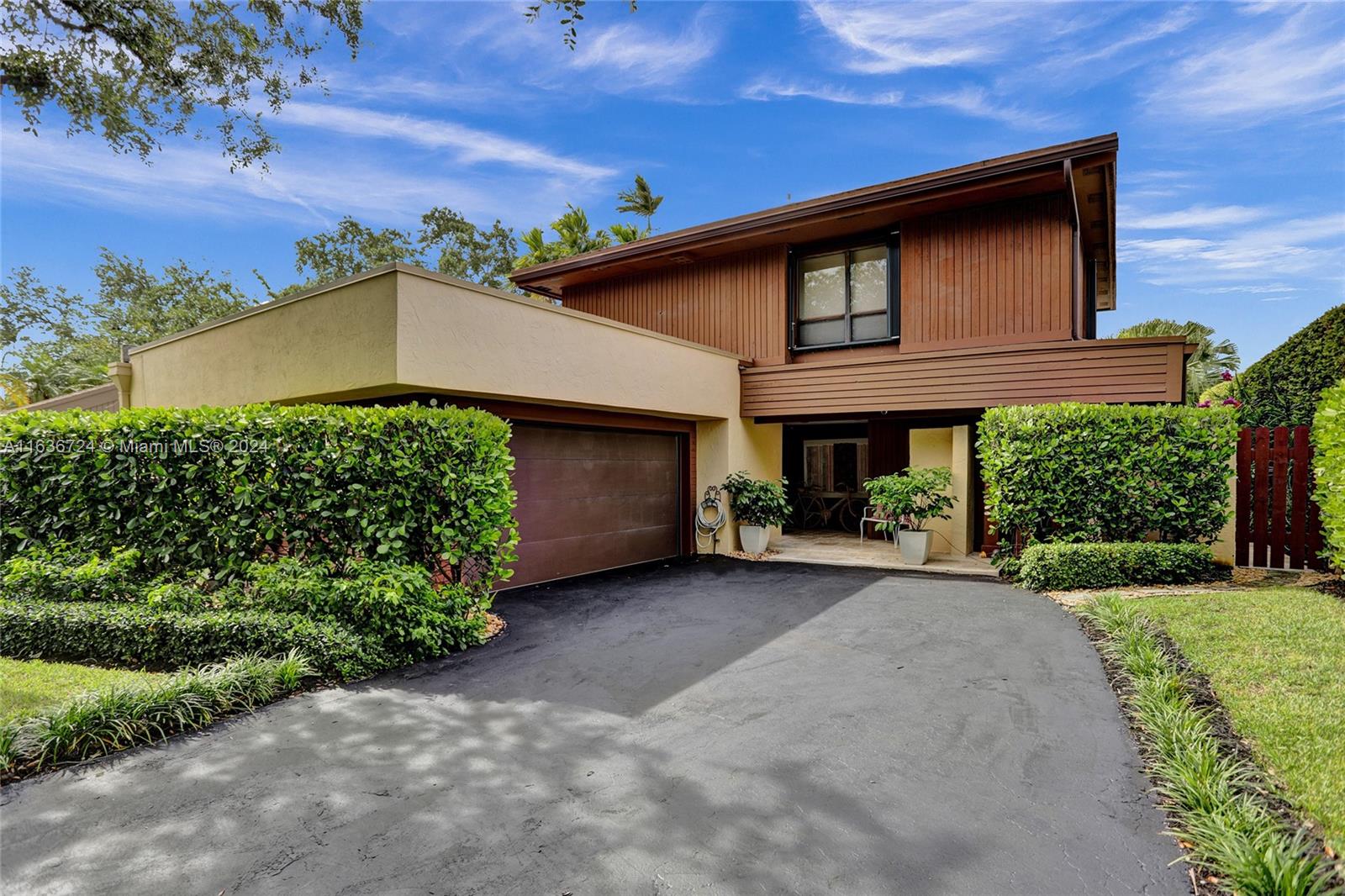 HIDDEN OAKS - Residential