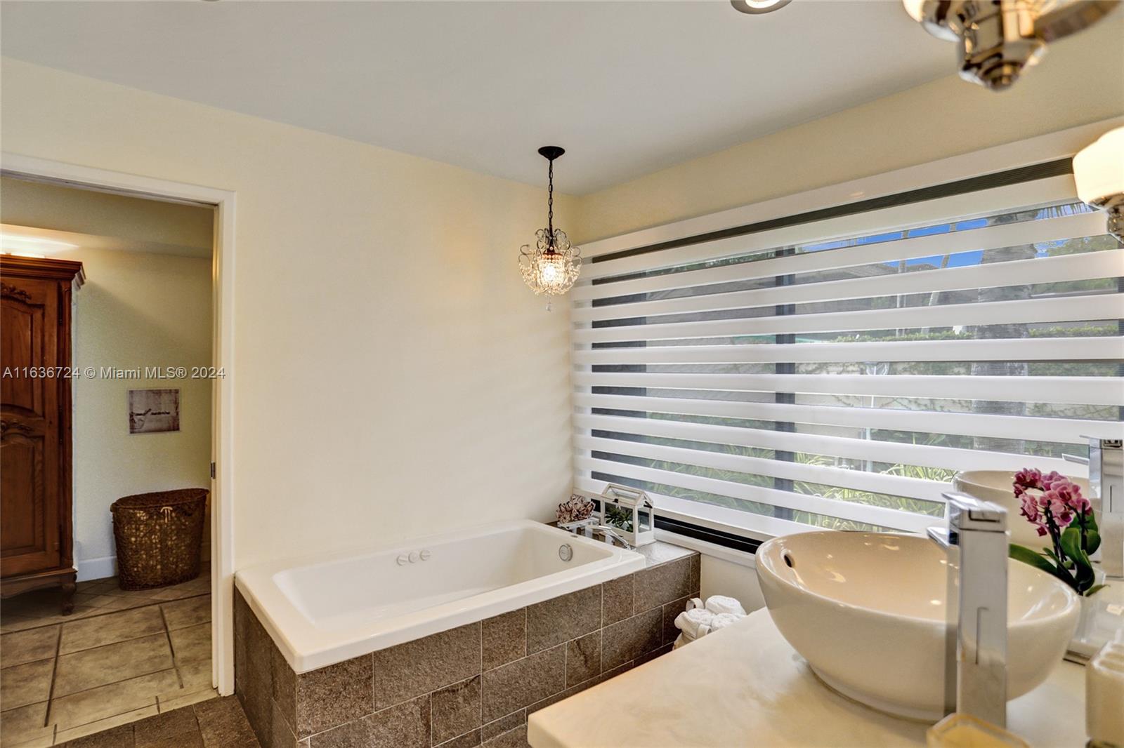 HIDDEN OAKS - Residential
