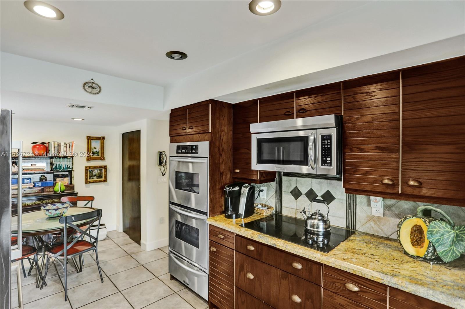 HIDDEN OAKS - Residential