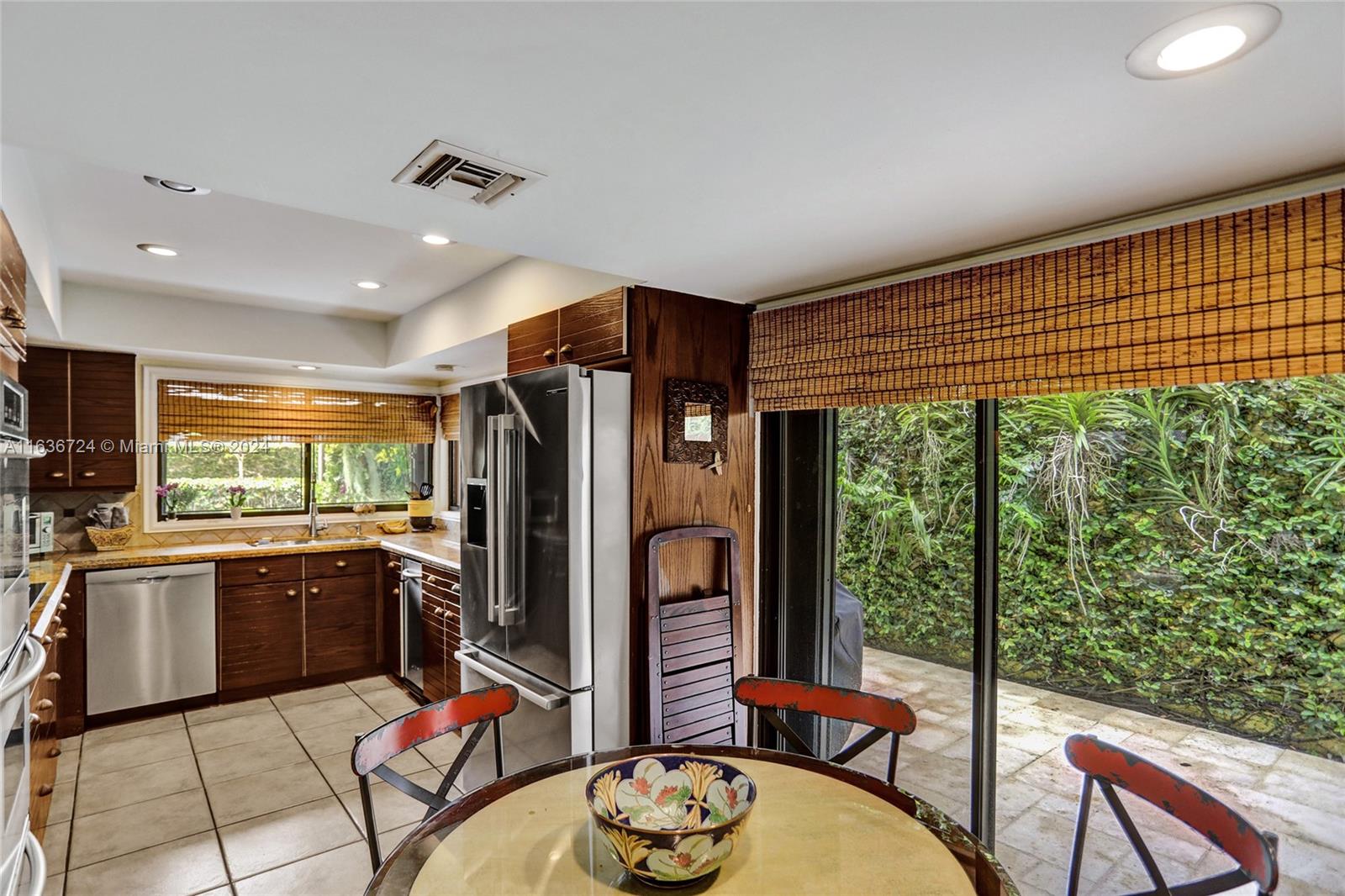 HIDDEN OAKS - Residential