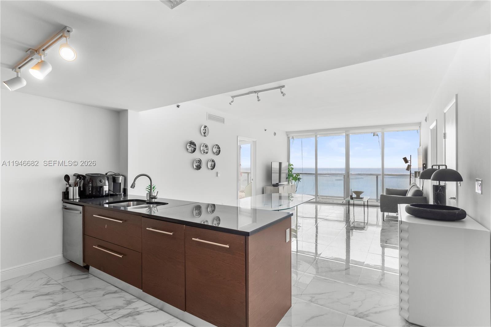 ICONBRICKELL CONDO NO 1 - Residential