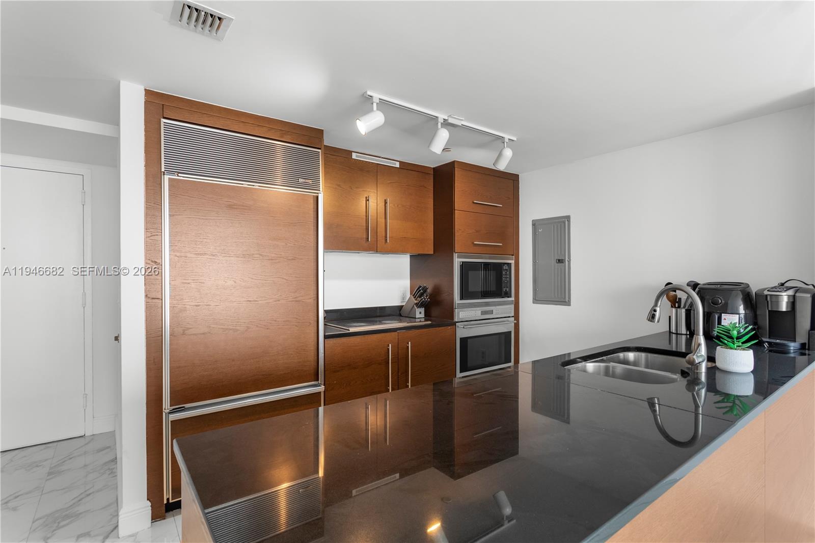ICONBRICKELL CONDO NO 1 - Residential