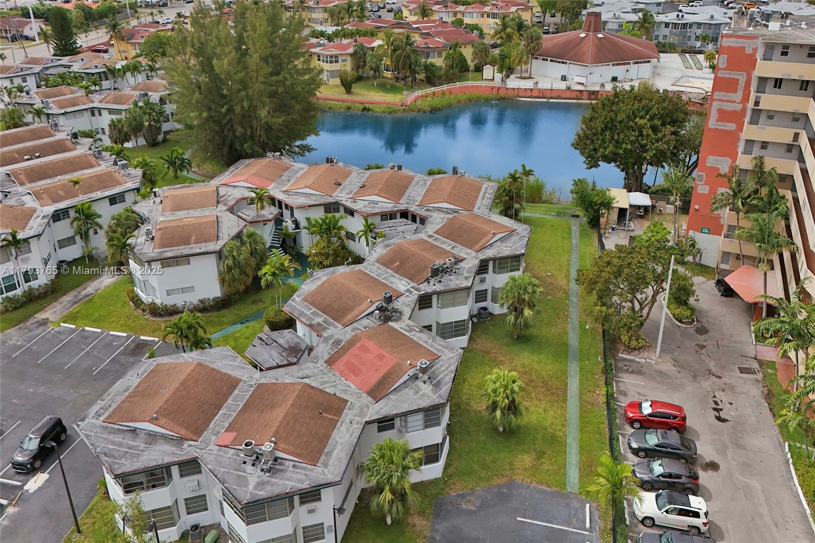 SKY LAKE GARDENS NO 4 CON - Residential