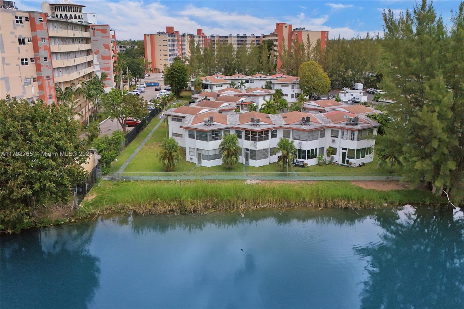 SKY LAKE GARDENS NO 4 CON - Residential