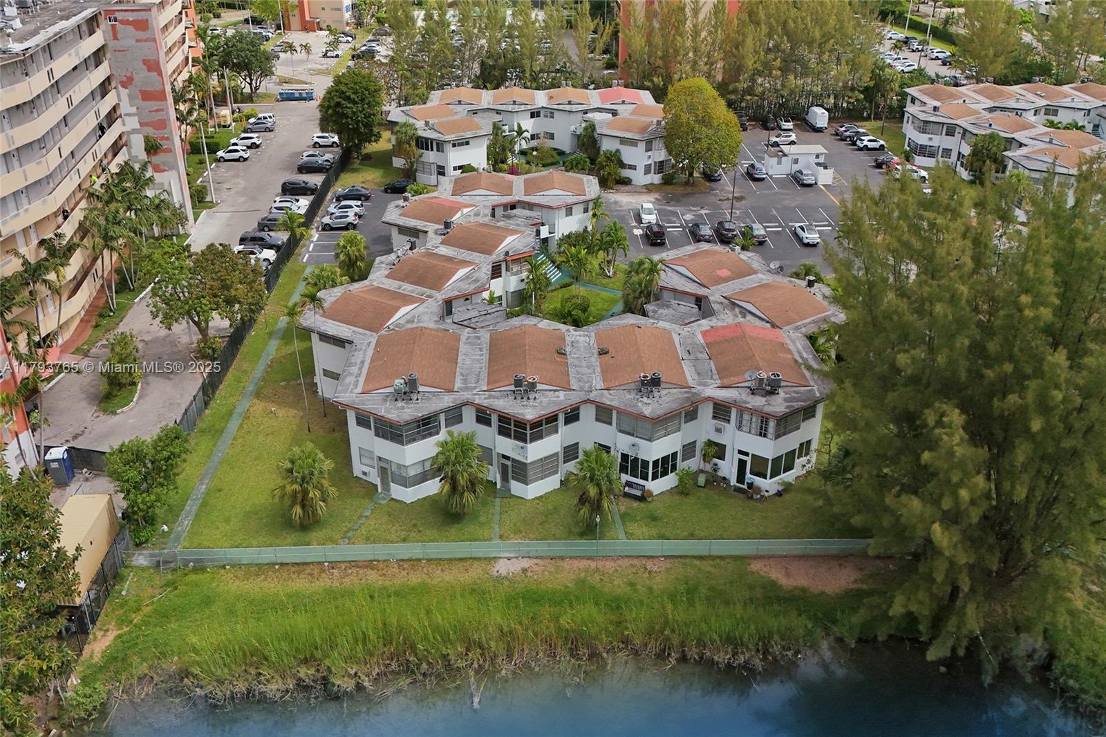 SKY LAKE GARDENS NO 4 CON - Residential