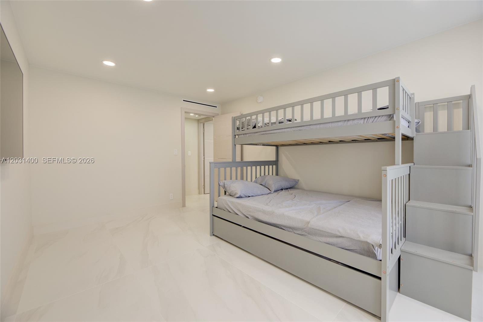 OLYMPUS CONDO PHASE - Residential