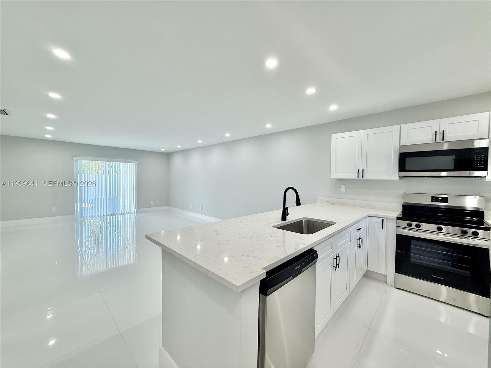 KARLAN TOWNHOUSE - Residential