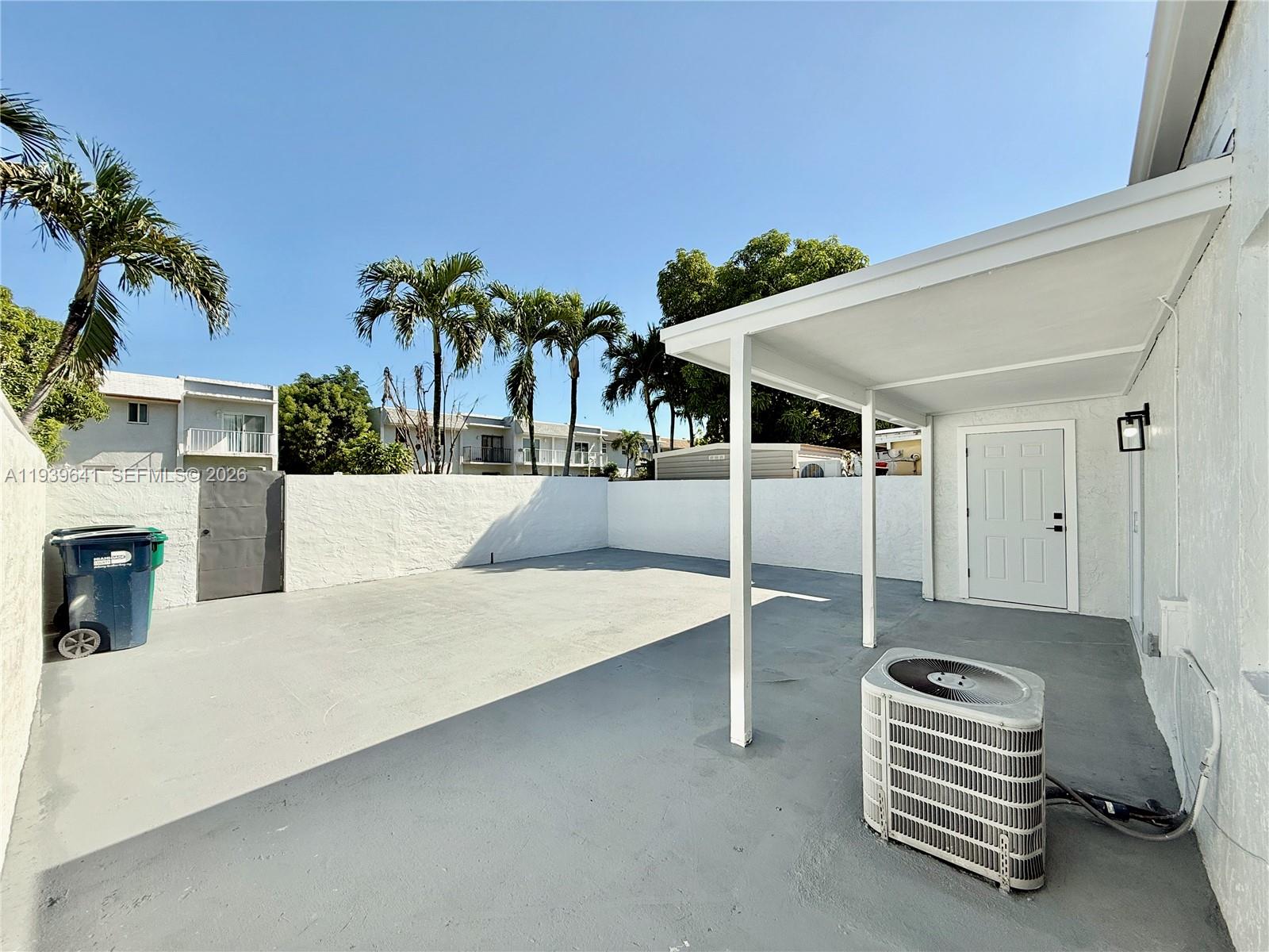 KARLAN TOWNHOUSE - Residential