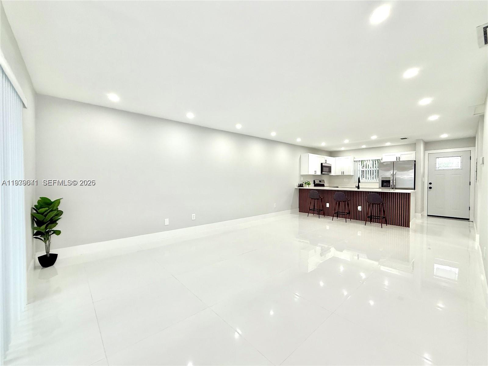 KARLAN TOWNHOUSE - Residential