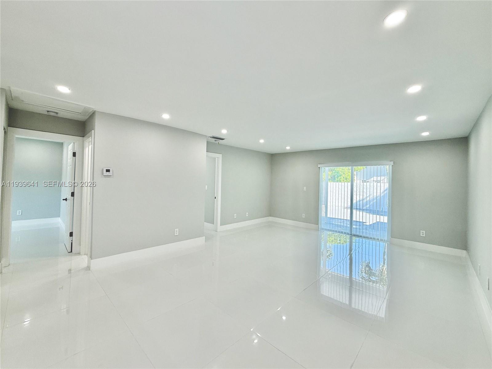 KARLAN TOWNHOUSE - Residential
