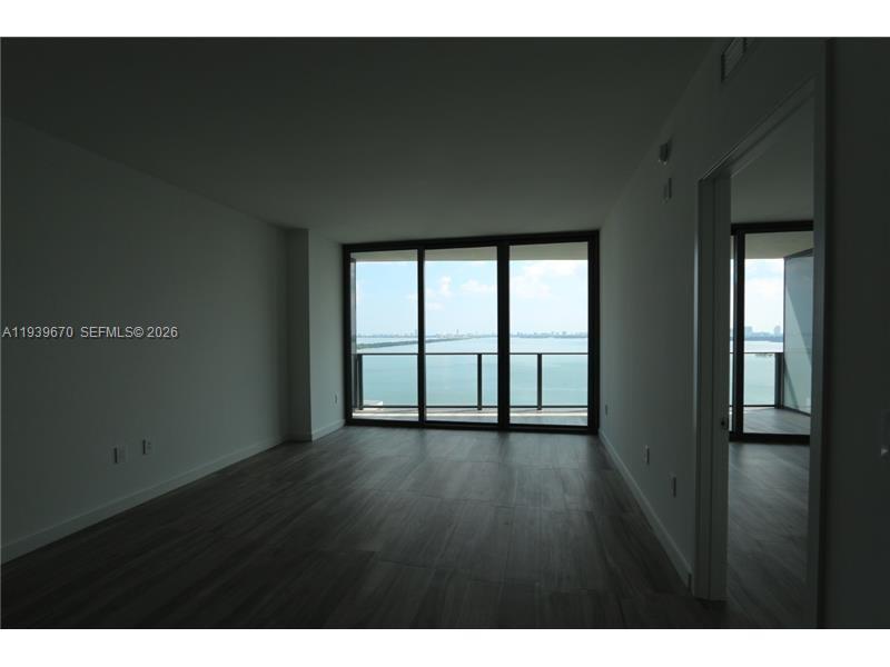 ICON BAY - Residential