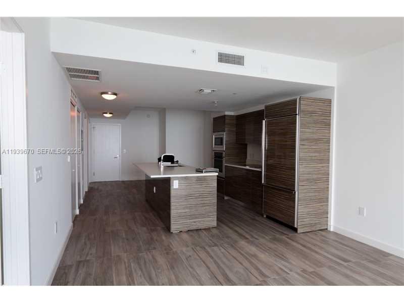 ICON BAY - Residential