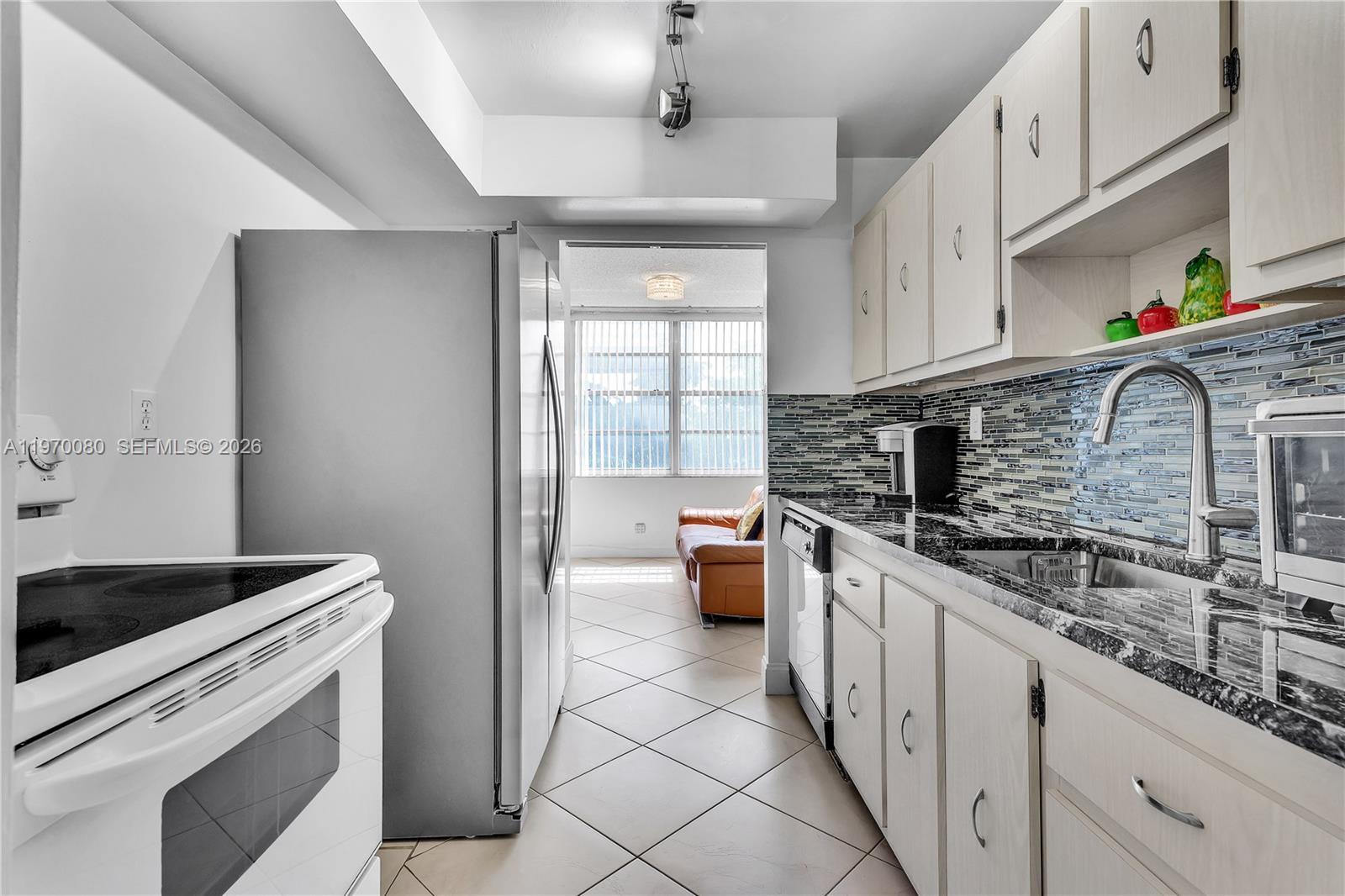 WINSTON TOWERS - Residential