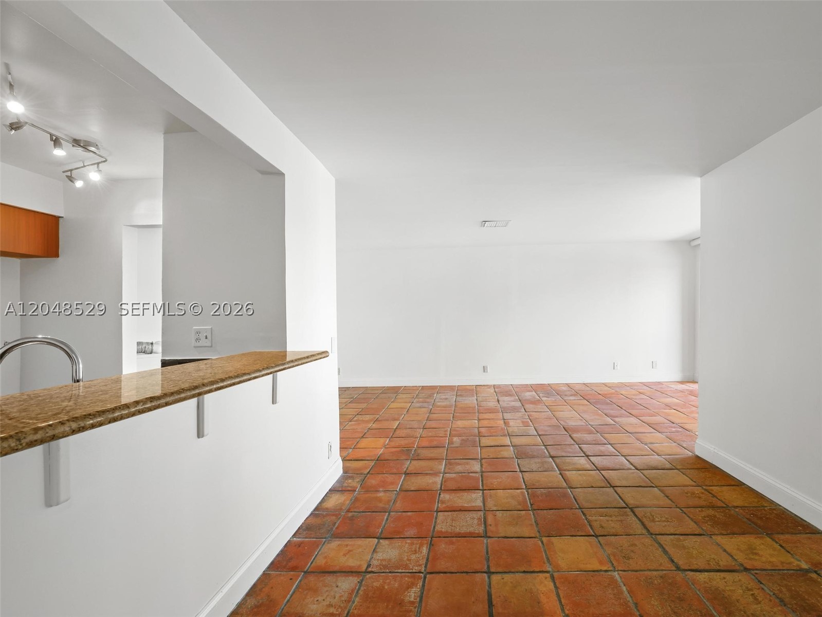 SOUTH LAKE VILLAS CONDO - Residential