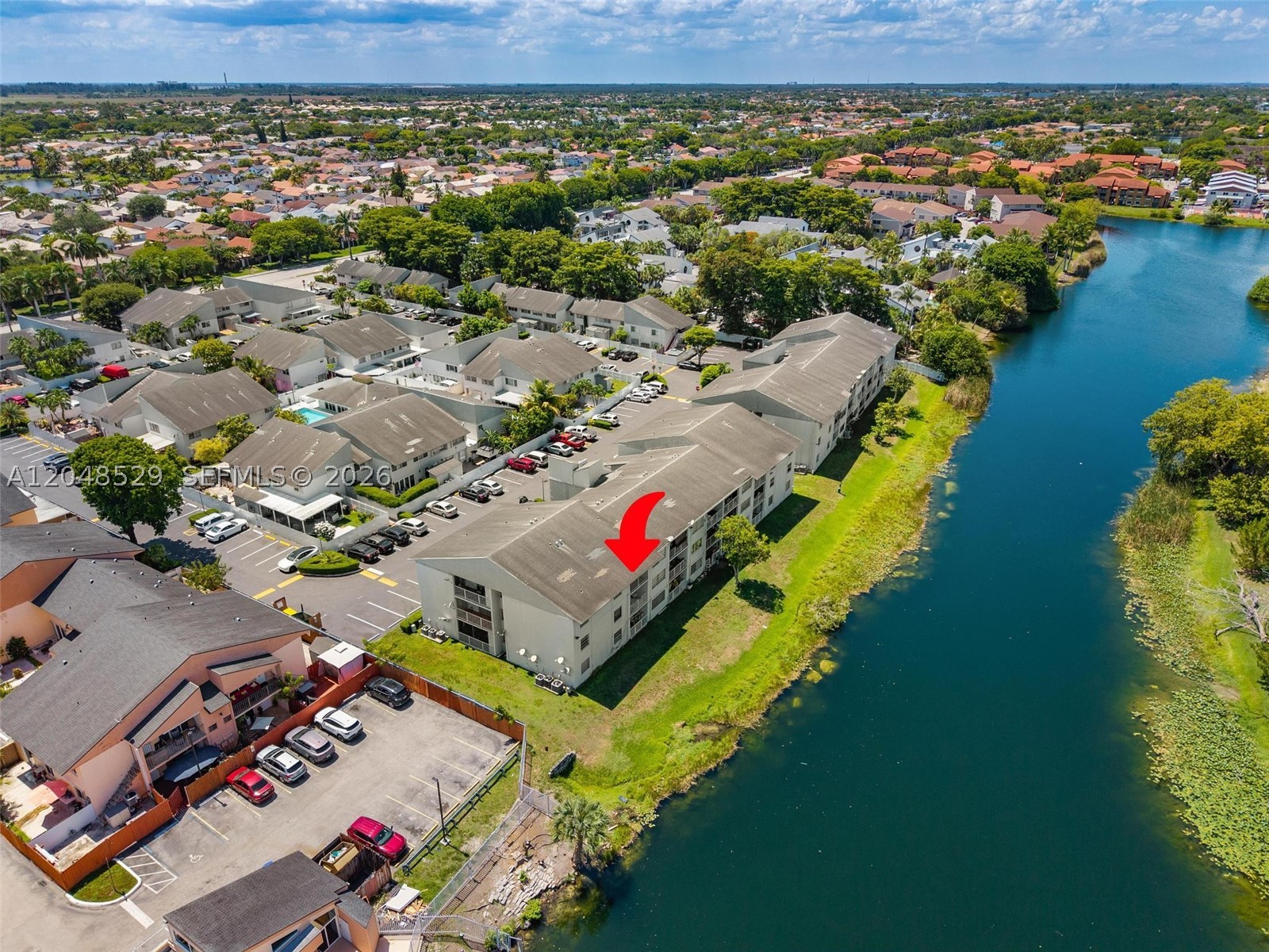 SOUTH LAKE VILLAS CONDO - Residential