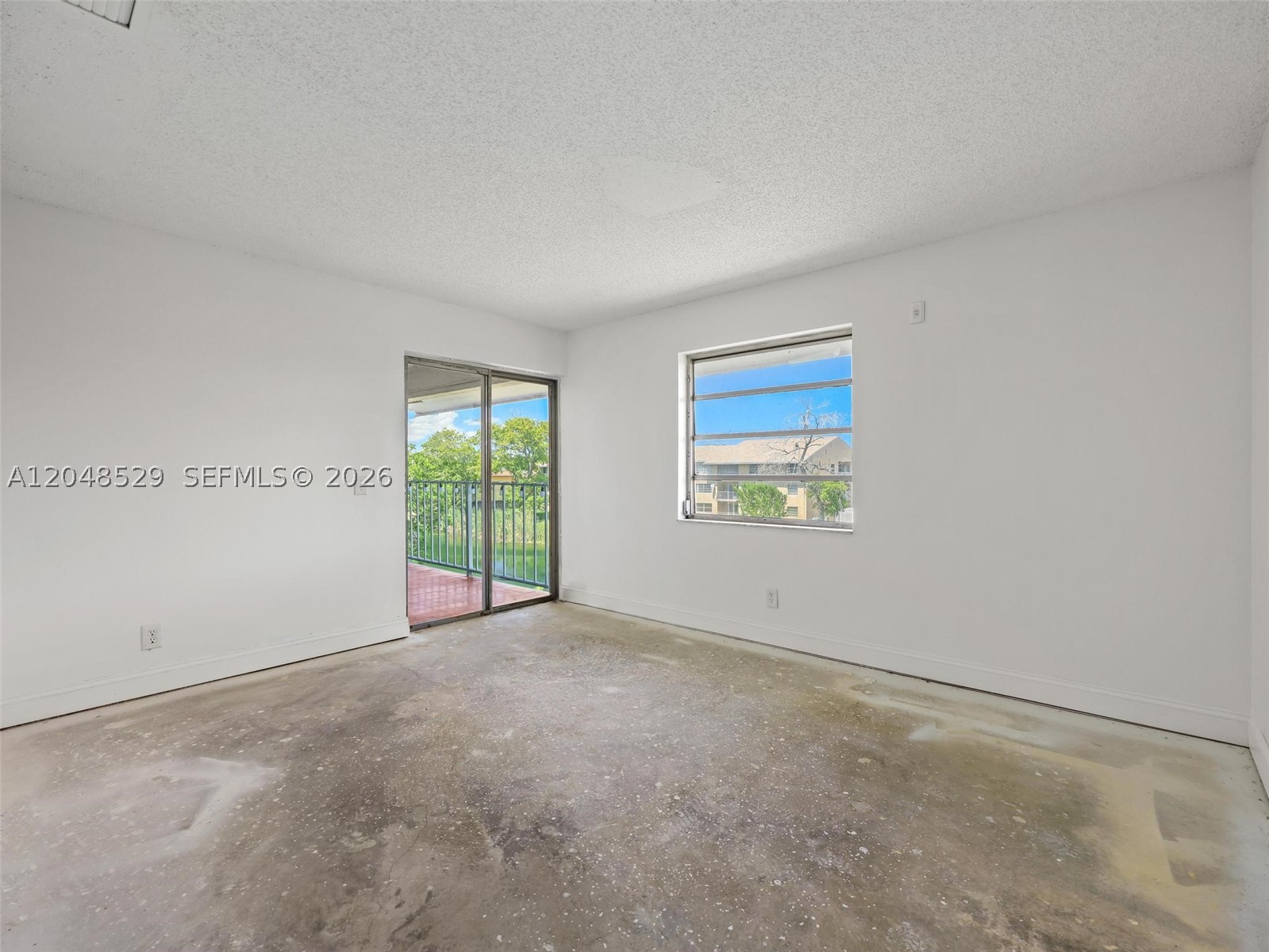 SOUTH LAKE VILLAS CONDO - Residential