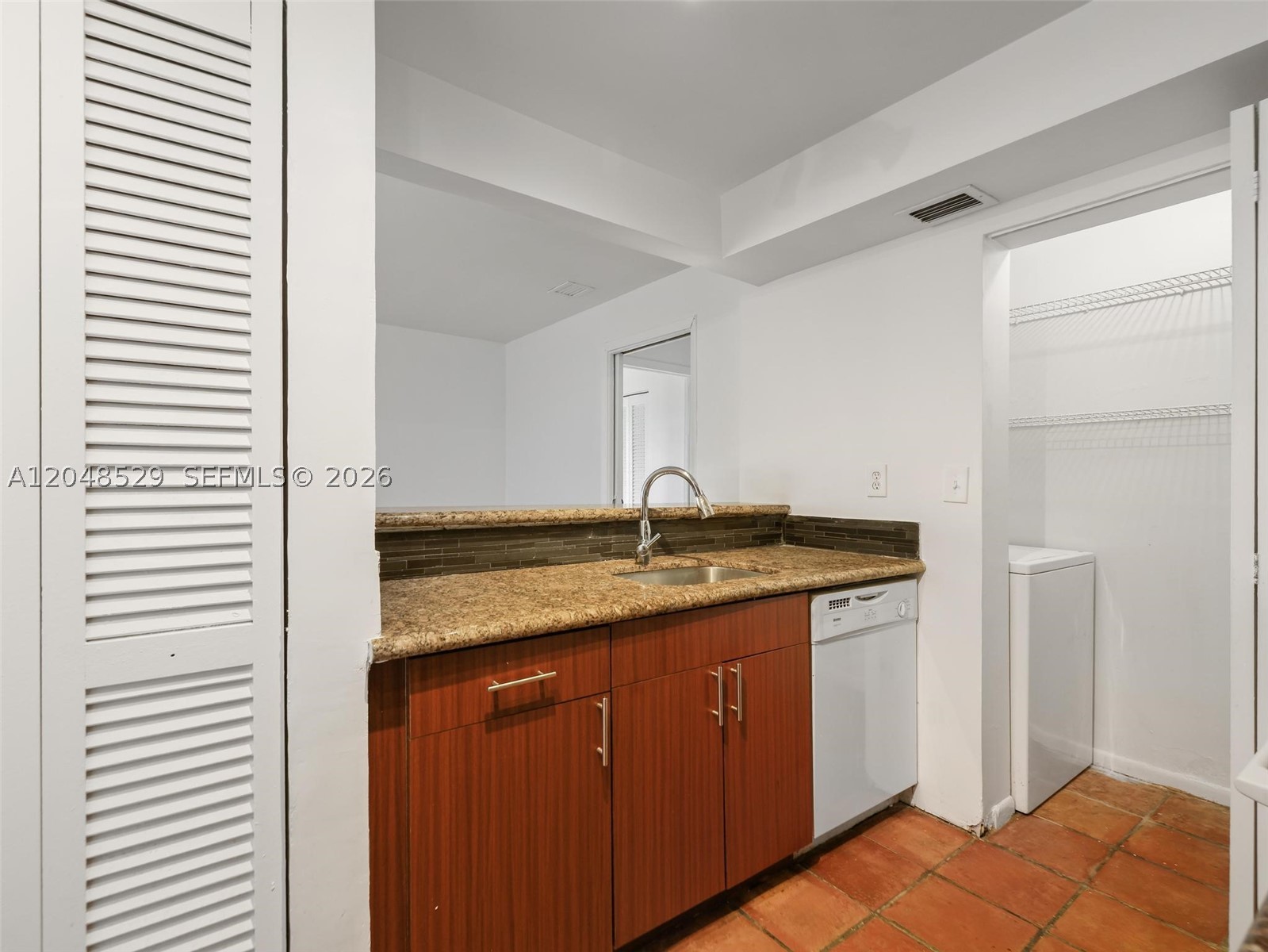 SOUTH LAKE VILLAS CONDO - Residential