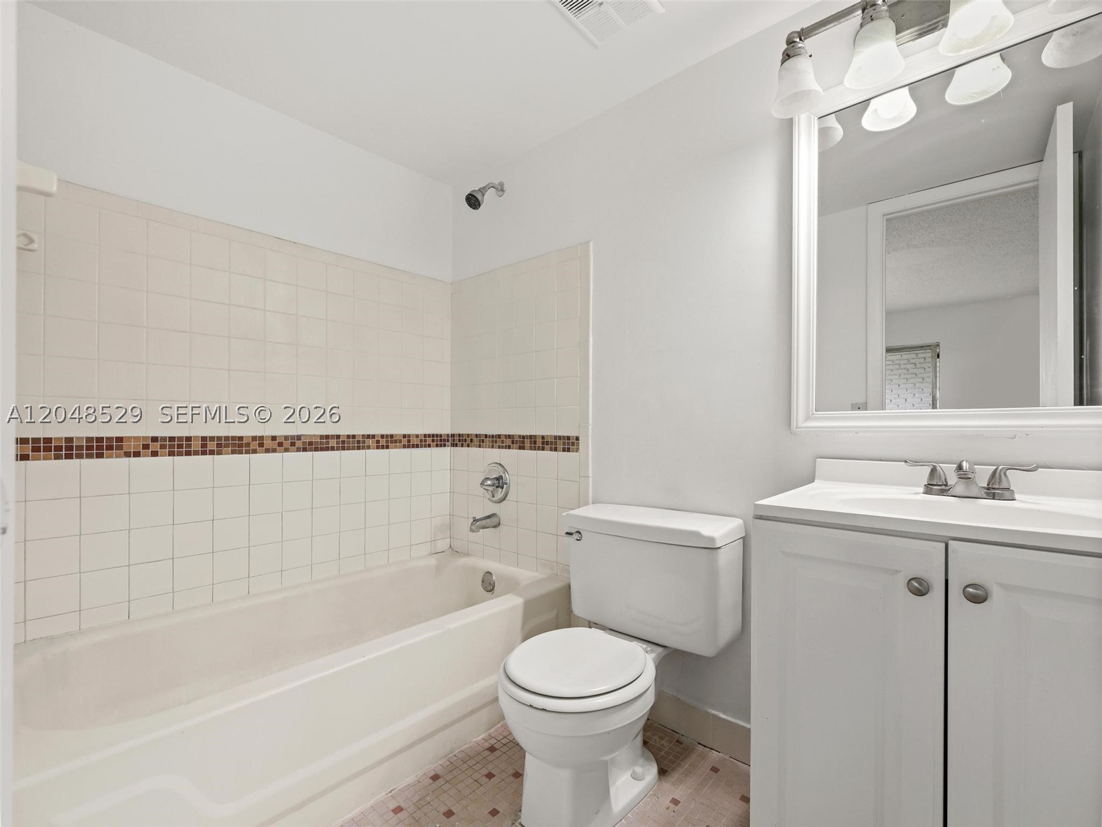 SOUTH LAKE VILLAS CONDO - Residential