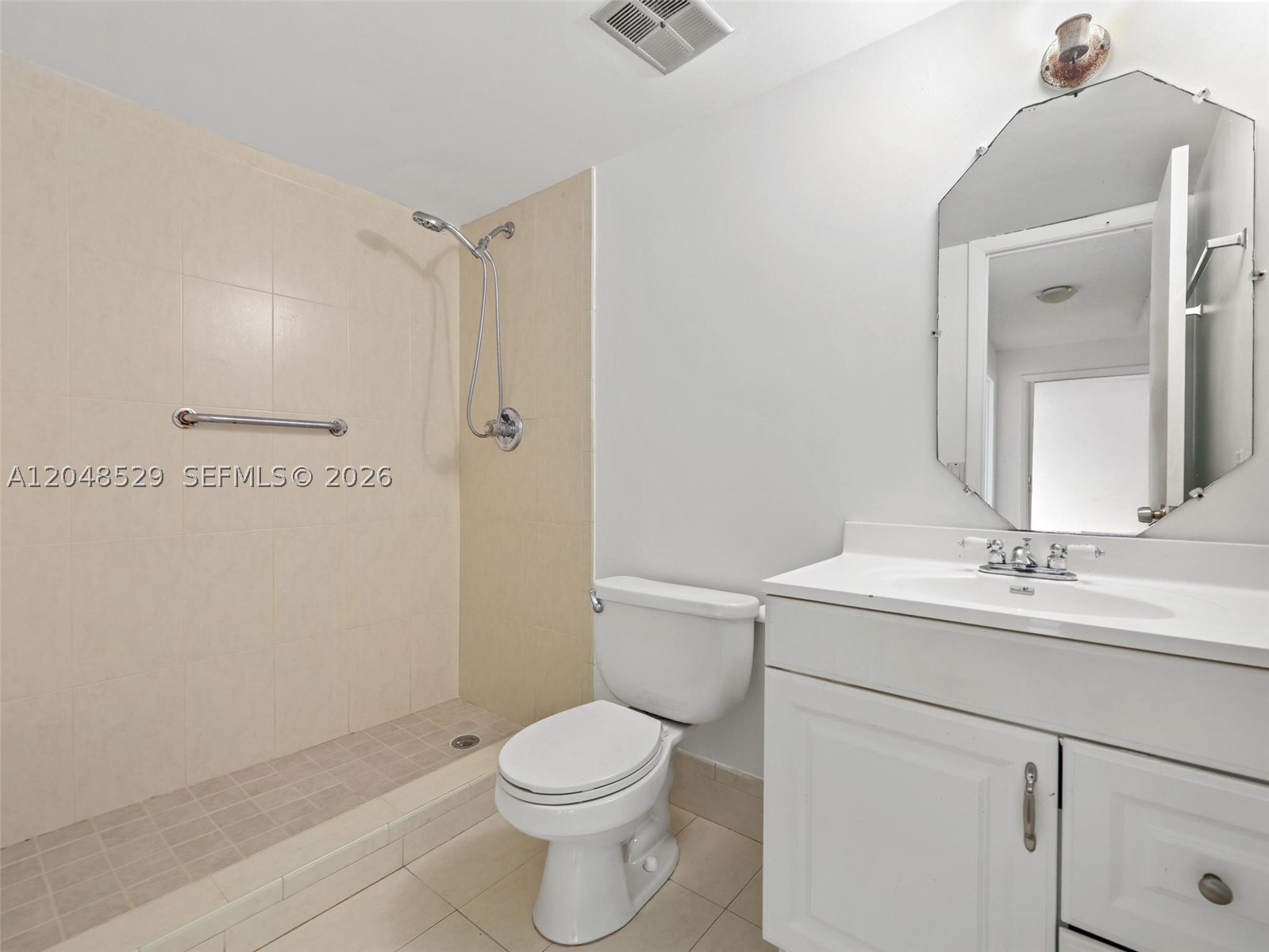 SOUTH LAKE VILLAS CONDO - Residential