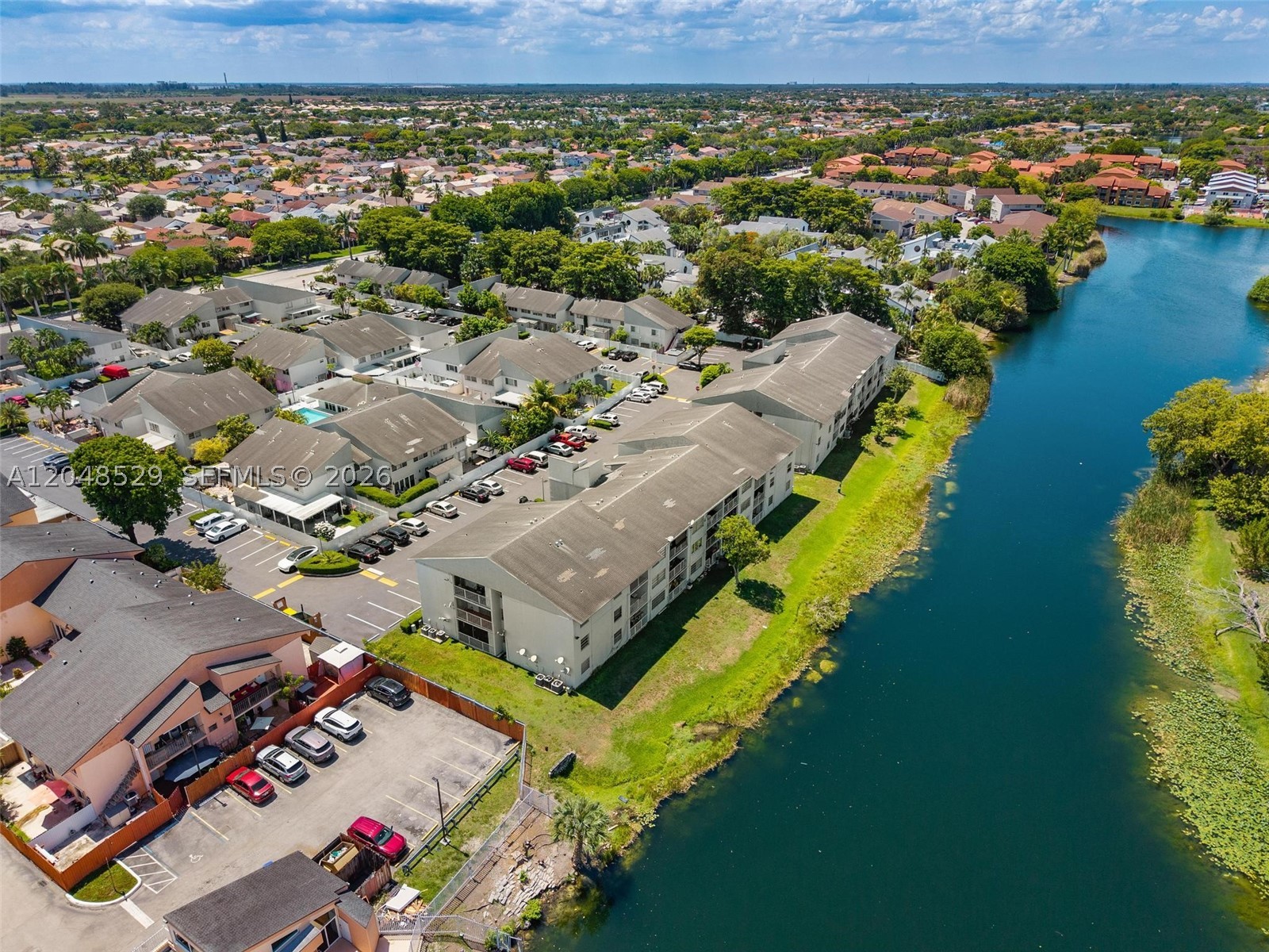 SOUTH LAKE VILLAS CONDO - Residential