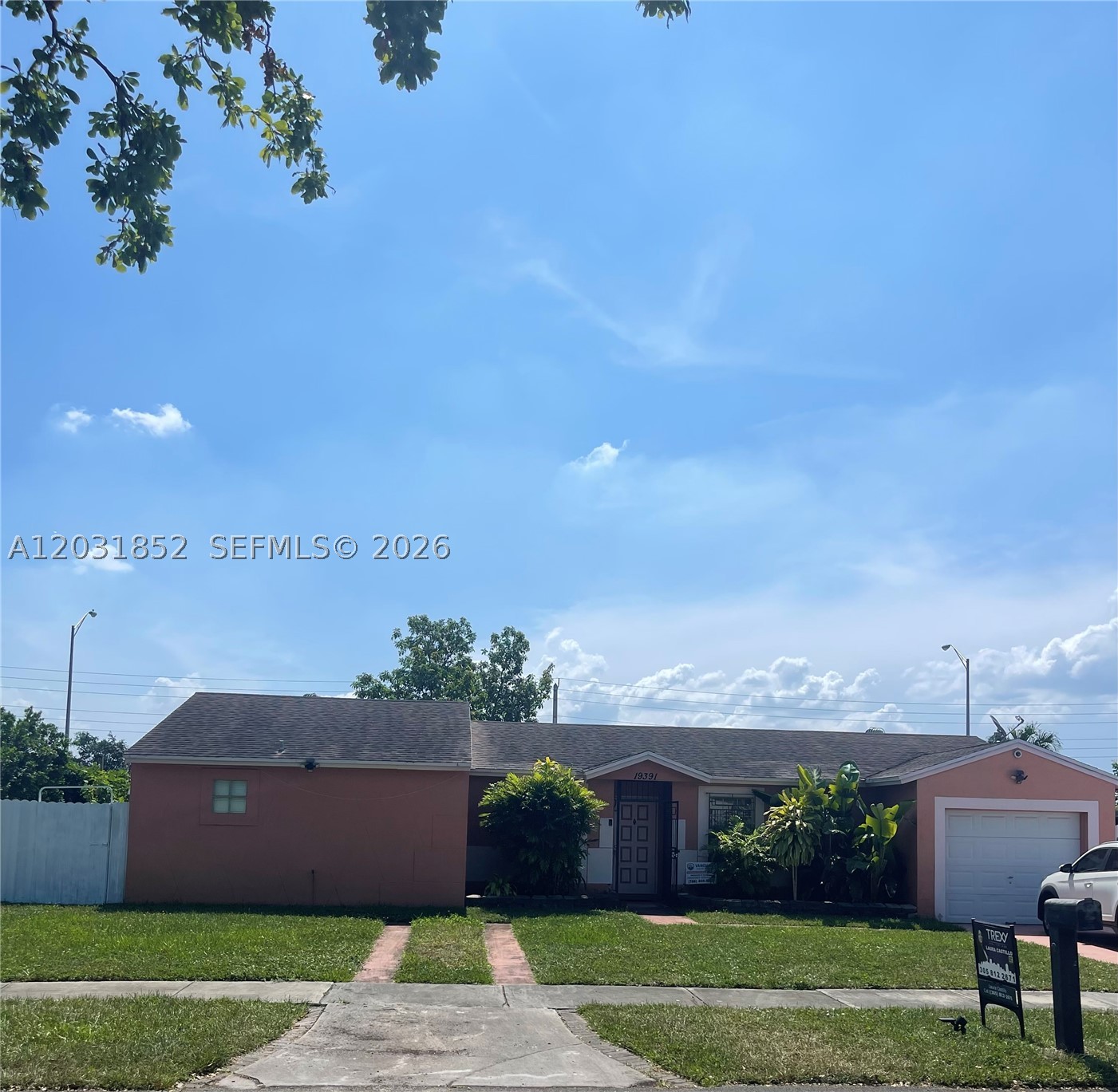 COUNTRY LAKE MANORS SEC 3 - Residential