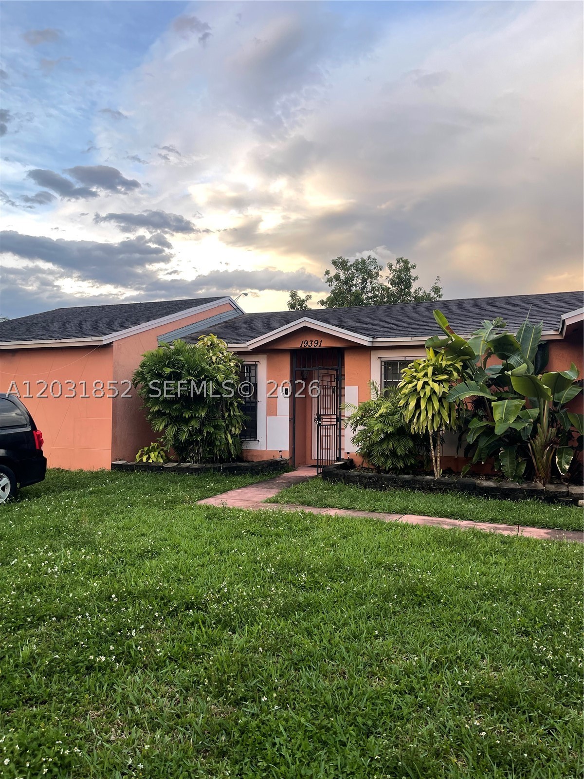 COUNTRY LAKE MANORS SEC 3 - Residential