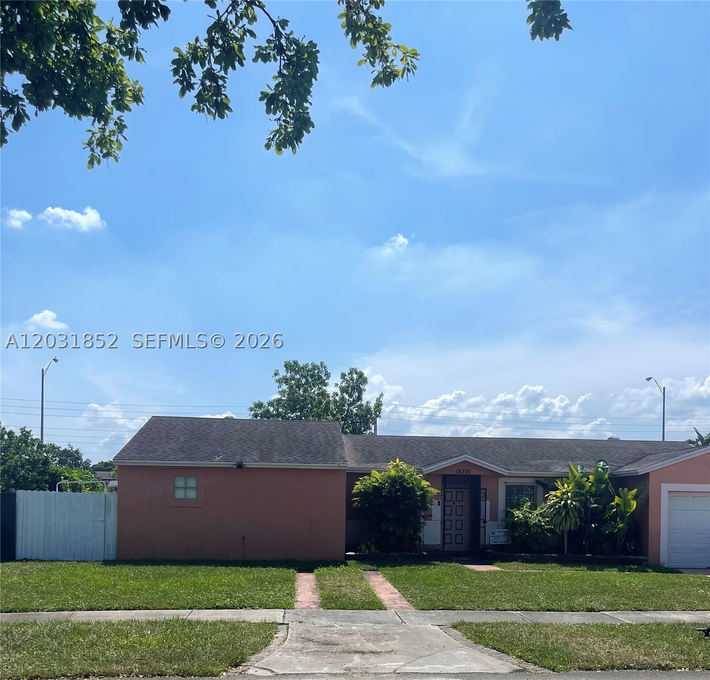 COUNTRY LAKE MANORS SEC 3 - Residential