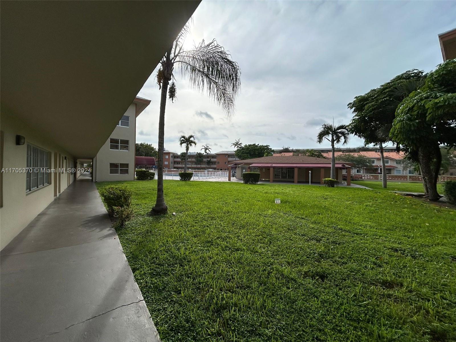 SUTTON HOUSE CONDO - Residential