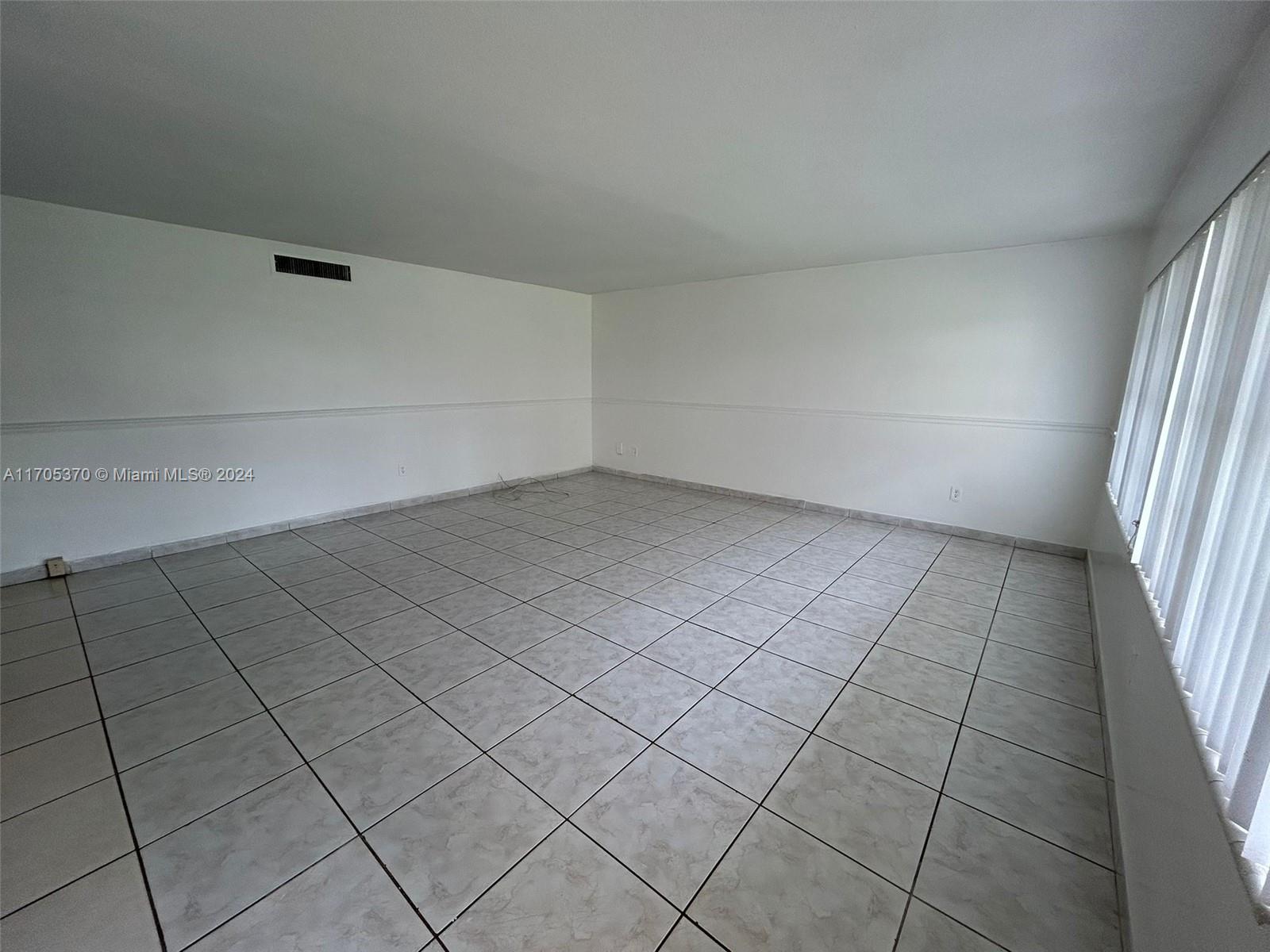 SUTTON HOUSE CONDO - Residential