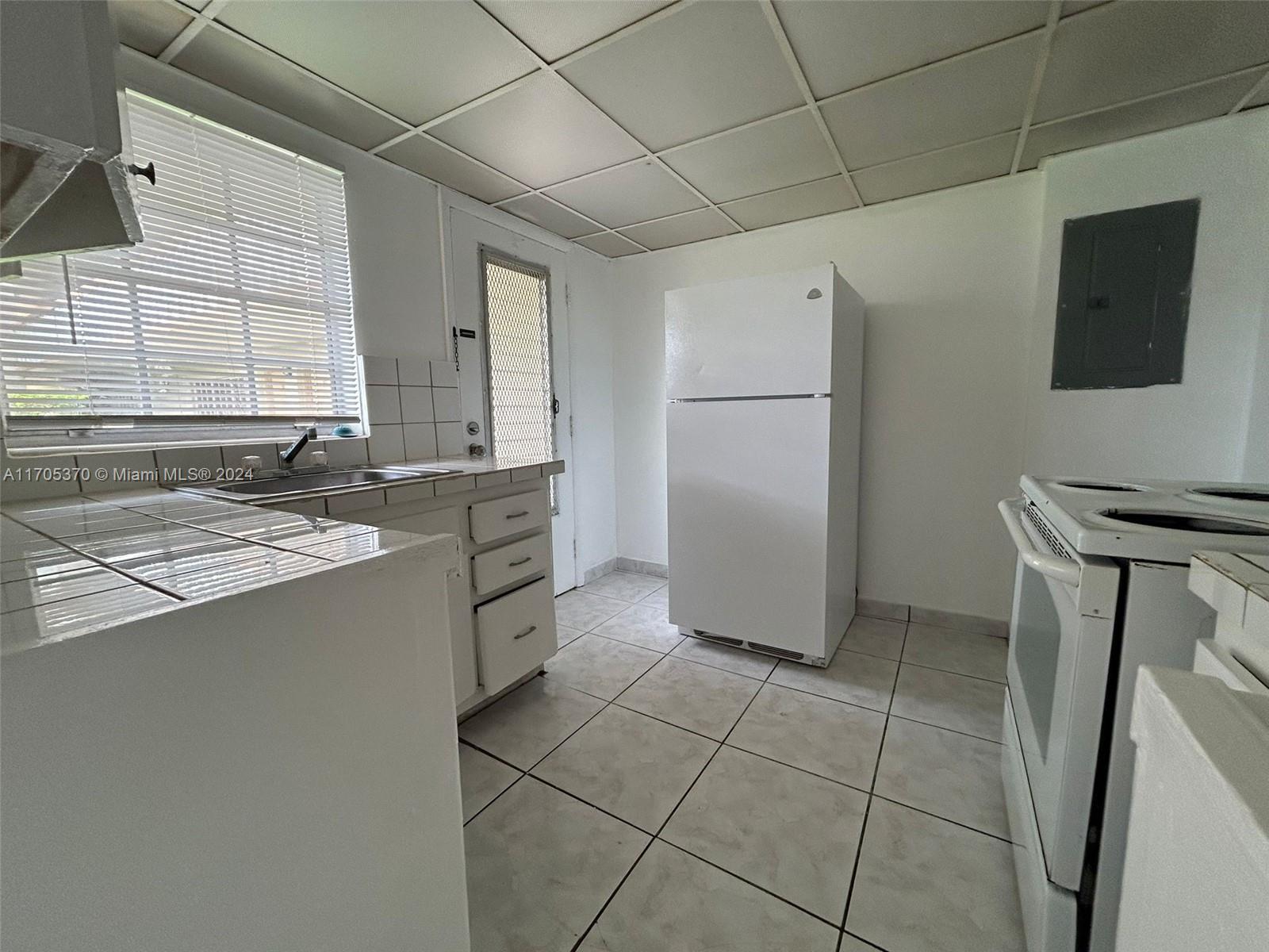 SUTTON HOUSE CONDO - Residential