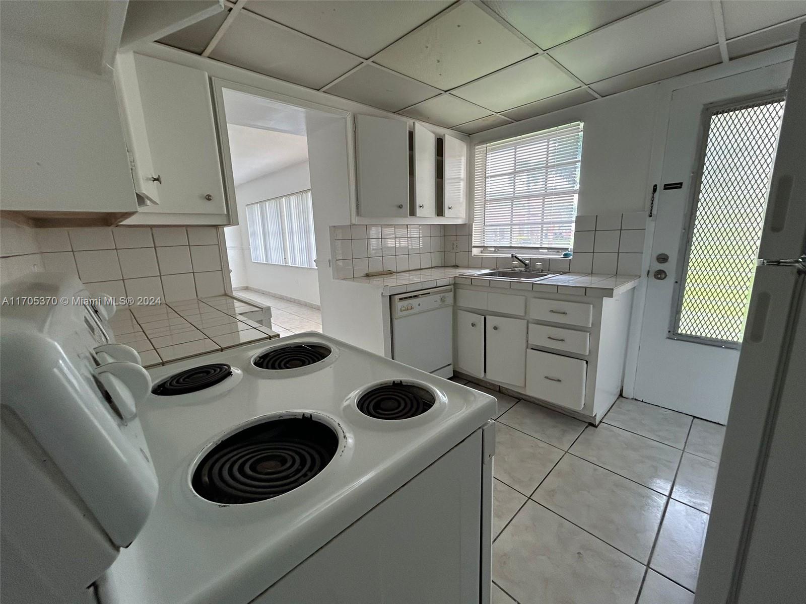 SUTTON HOUSE CONDO - Residential