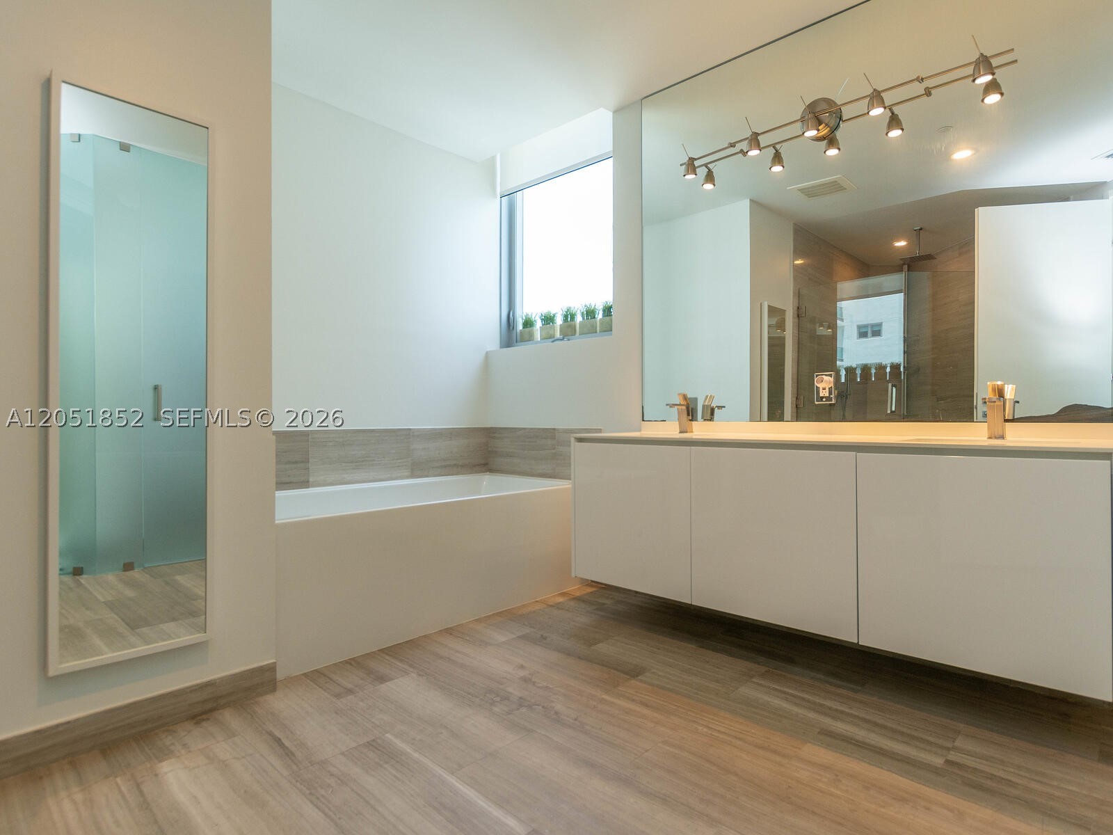 BRICKELLHOUSE CONDO - Residential Lease