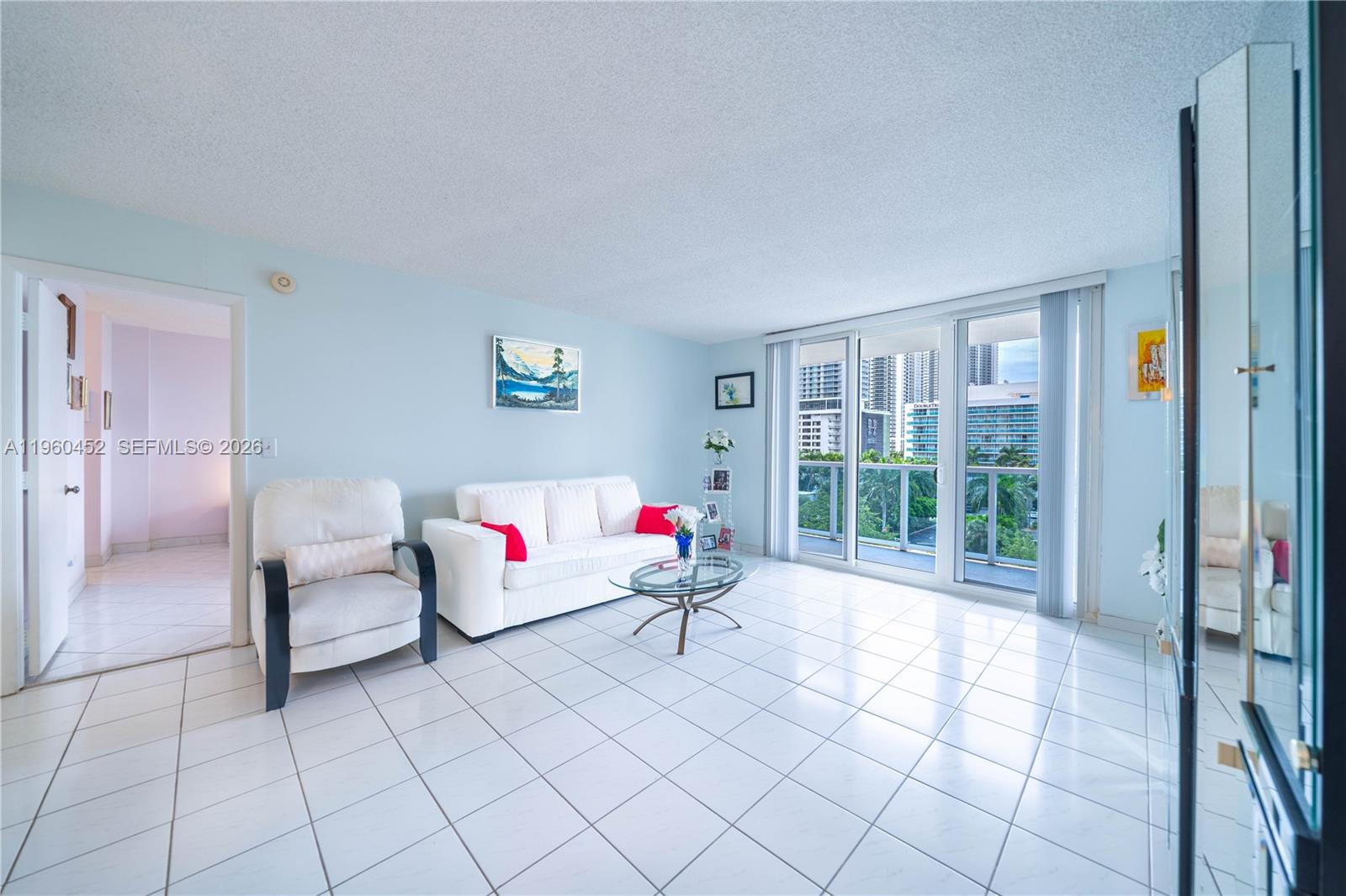 HALLMARK OF HOLLYWOOD CON - Residential