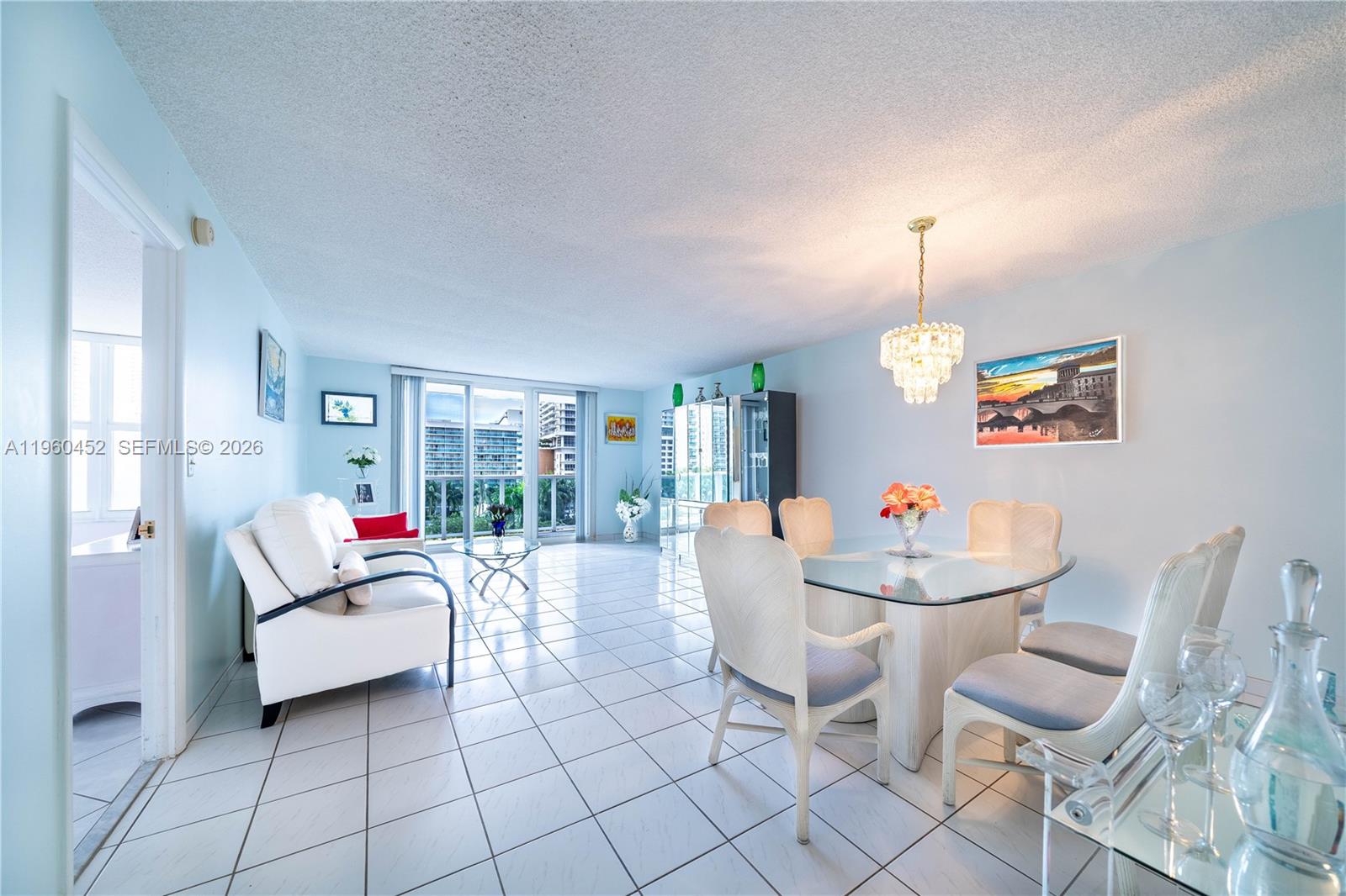 HALLMARK OF HOLLYWOOD CON - Residential