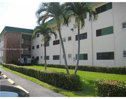 Just remodeled unit with a new a/c .updated kitchen, and bathroom. Super location in the city. 10 min from park,beach and shops. Fast approval  OK.