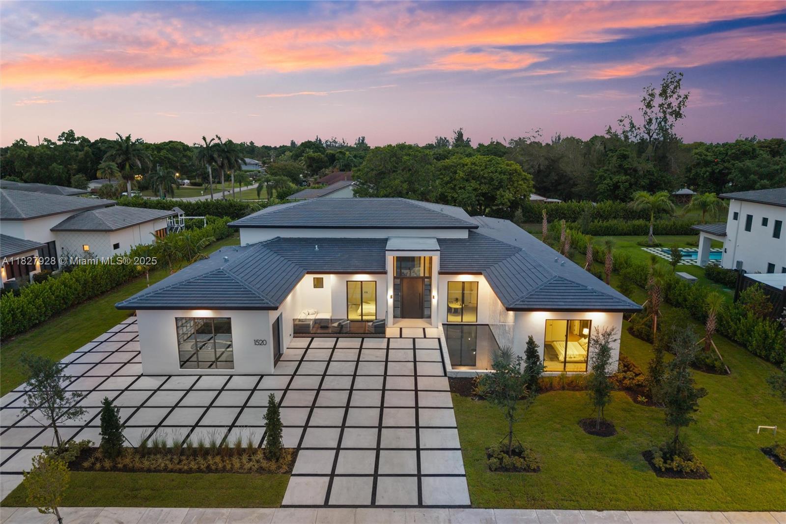 ZONA WEST - Residential