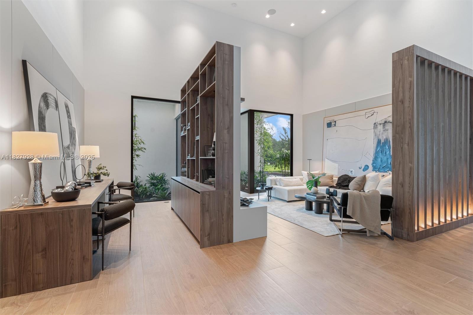 ZONA WEST - Residential