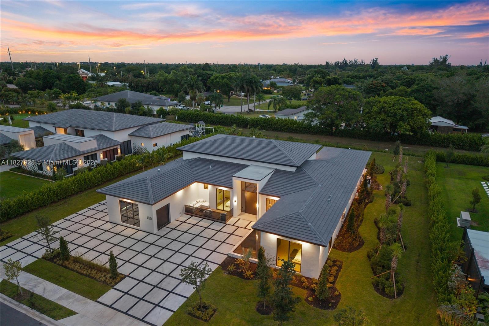 ZONA WEST - Residential
