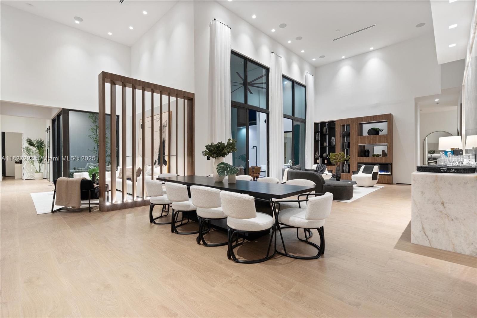 ZONA WEST - Residential