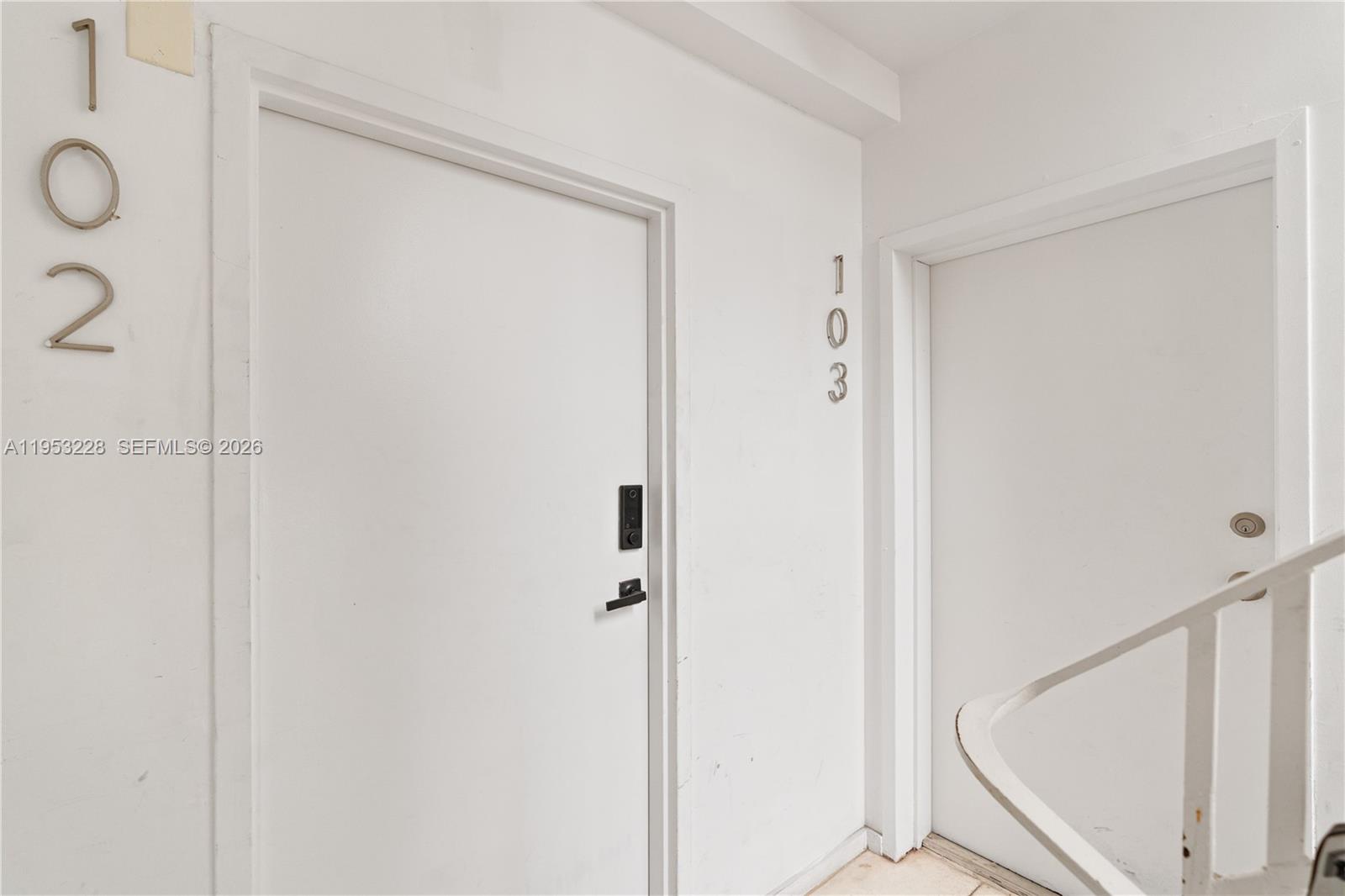 FIRST DECO CONDO - Residential