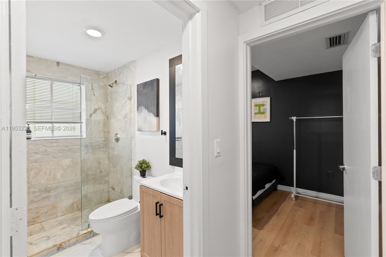 FIRST DECO CONDO - Residential