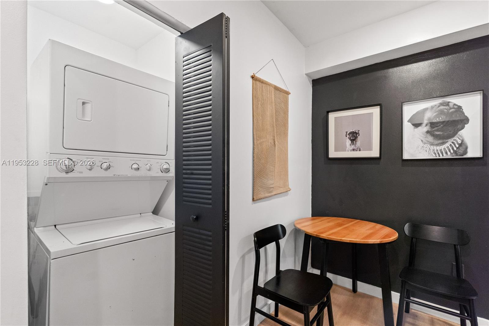 FIRST DECO CONDO - Residential