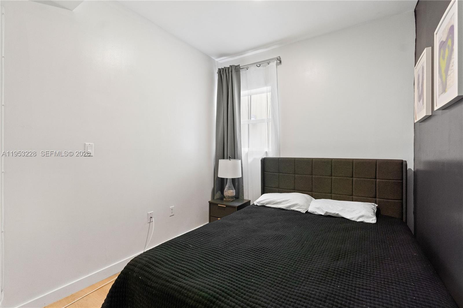 FIRST DECO CONDO - Residential